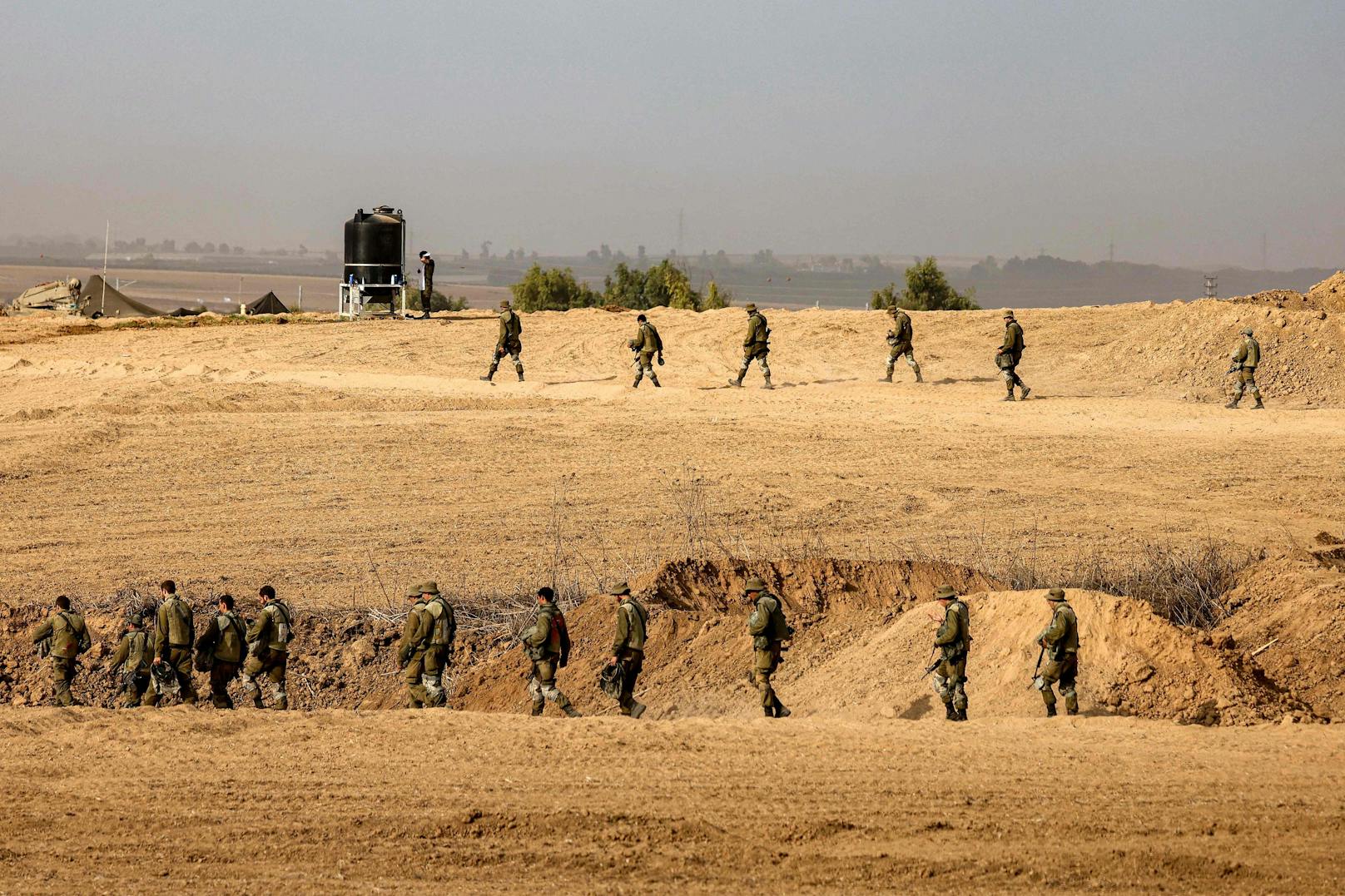 Israelische Soldaten an der Grenze zum Gazastreifen in der Nähe von Sderot im Süden Israels.