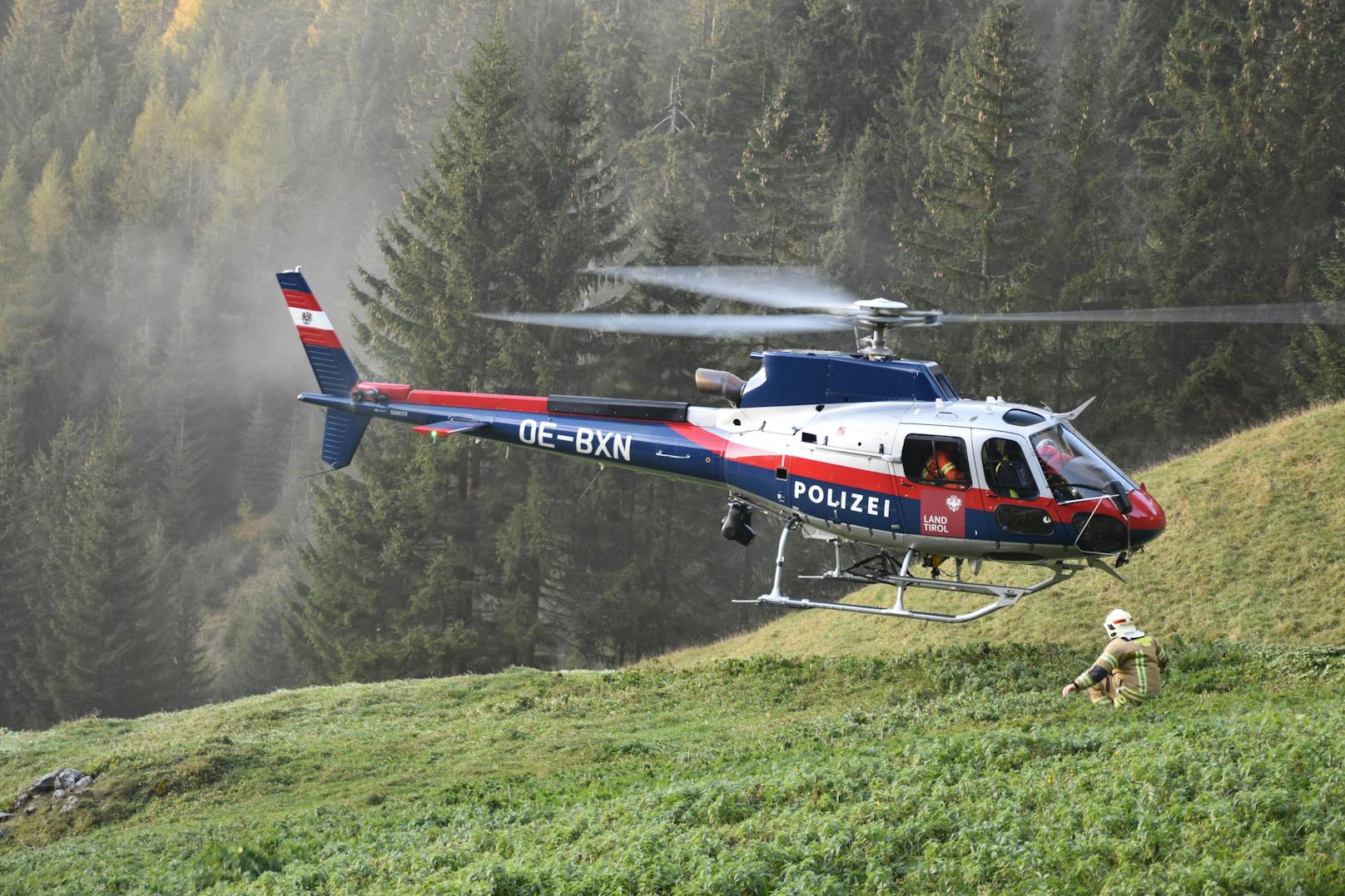 Ein Großbrand hat die Buchauer Alm in Maurach am Achensee (T) am 27. Oktober 2023 vollständig zerstört.