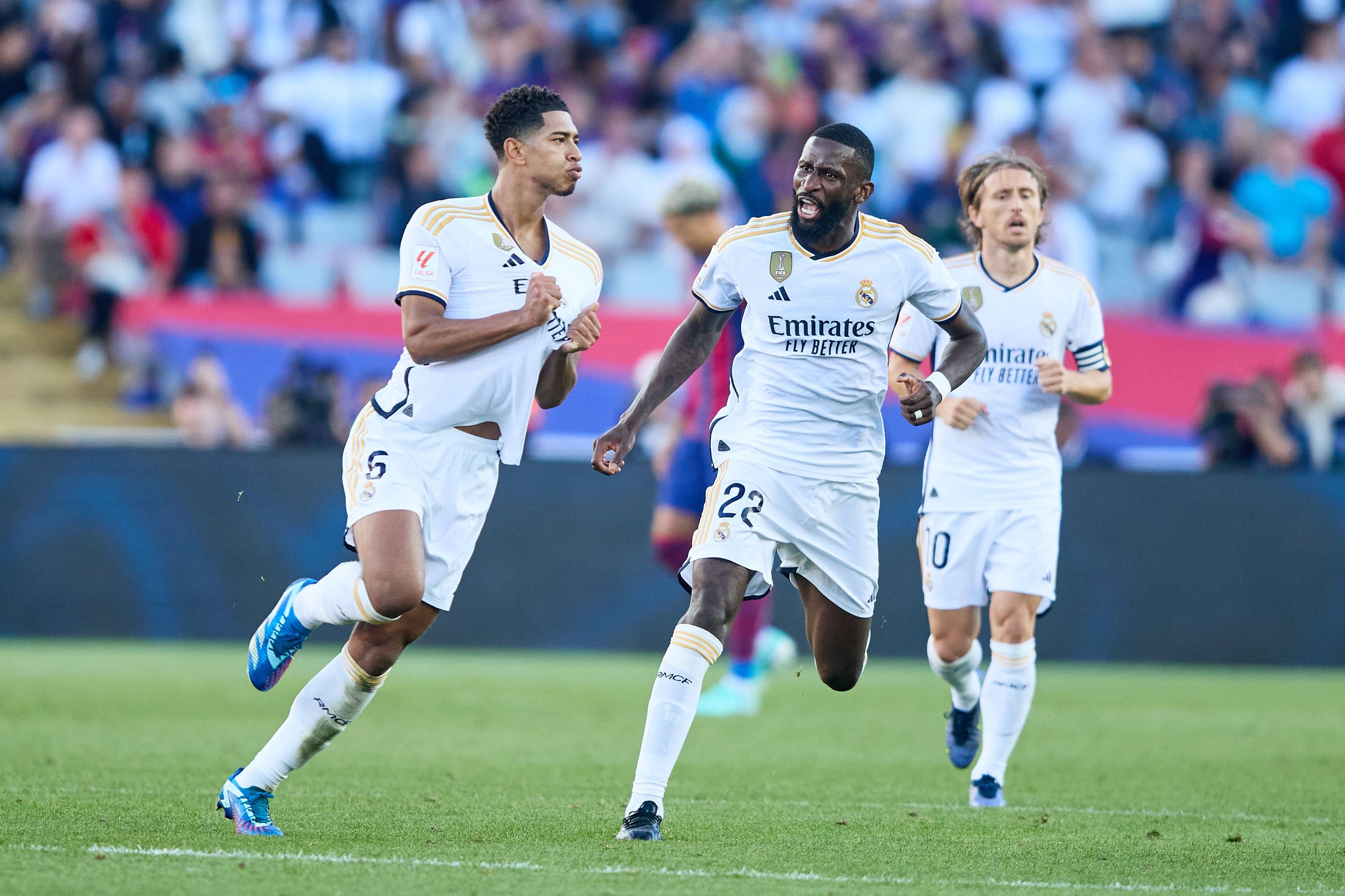 Real Madrid siegt im Clasico gegen Barcelona. 