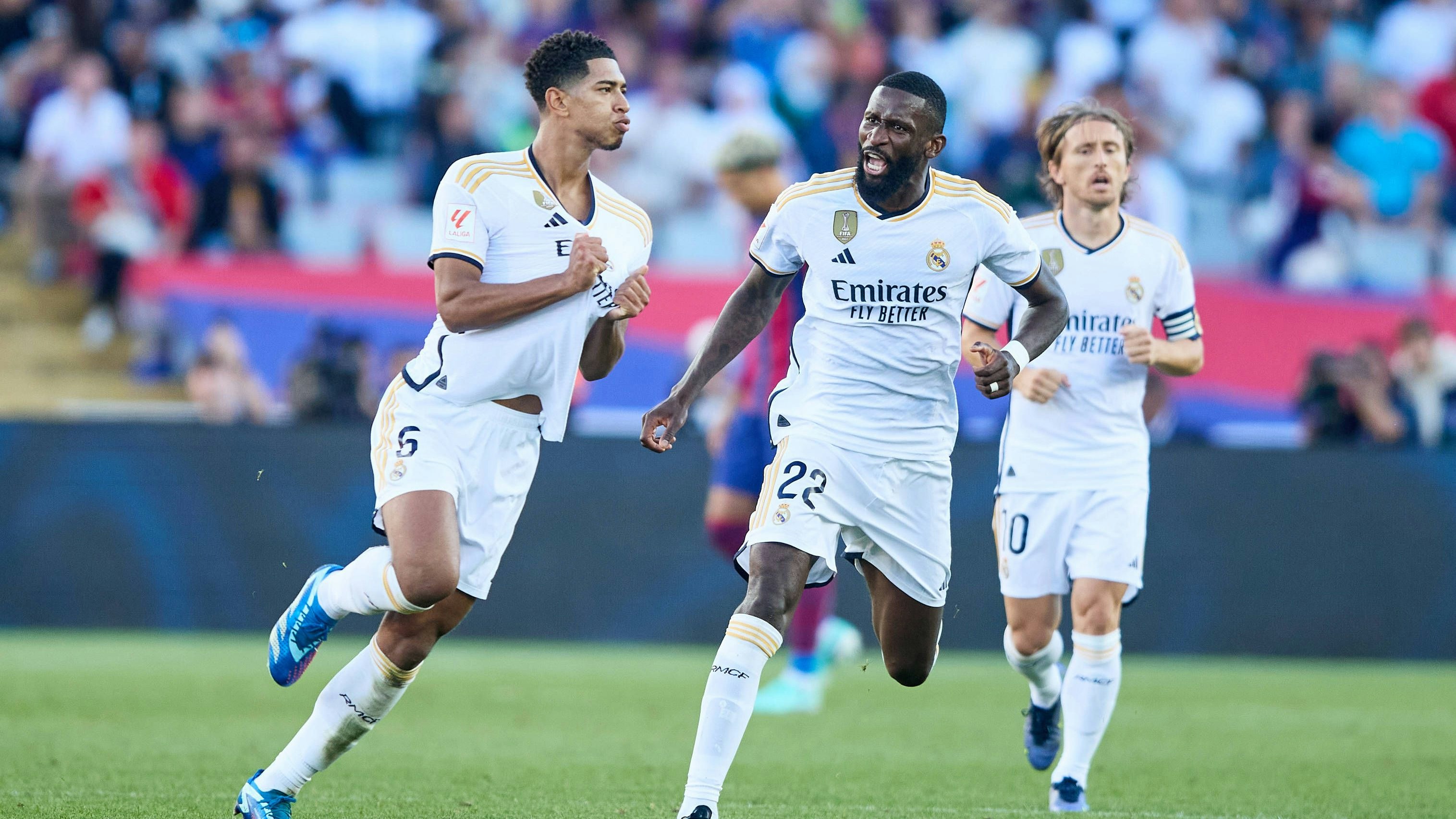 Real Madrid siegt im Clasico gegen Barcelona. 