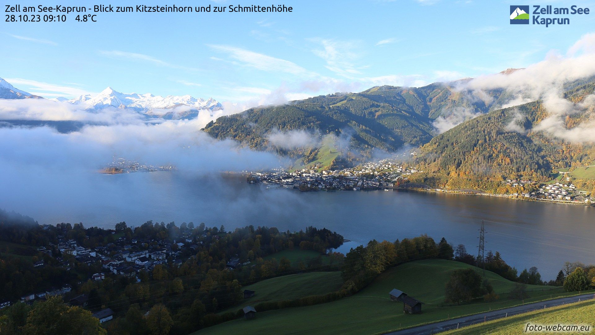 Blick über Zell am See / Kaprun zum Kitzsteinhorn und zur Schmittenhöhe am Vormittag des 28. Oktober 2023.
