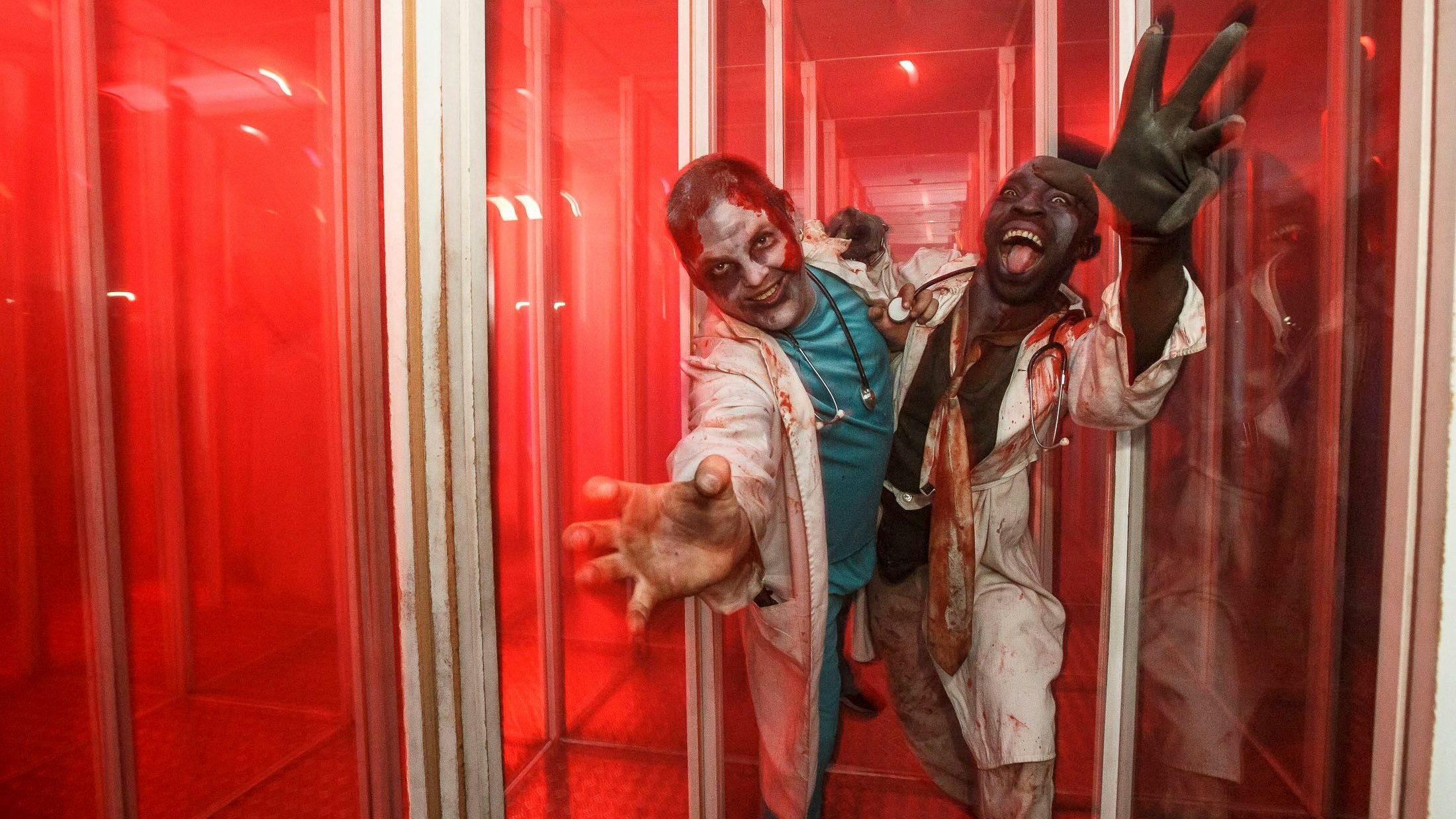 fototermin im horror labyrinth im prater anlässlich von halloween, zombie, dracula, vampir, 20171019 foto: helmut graf/tageszeitung heute