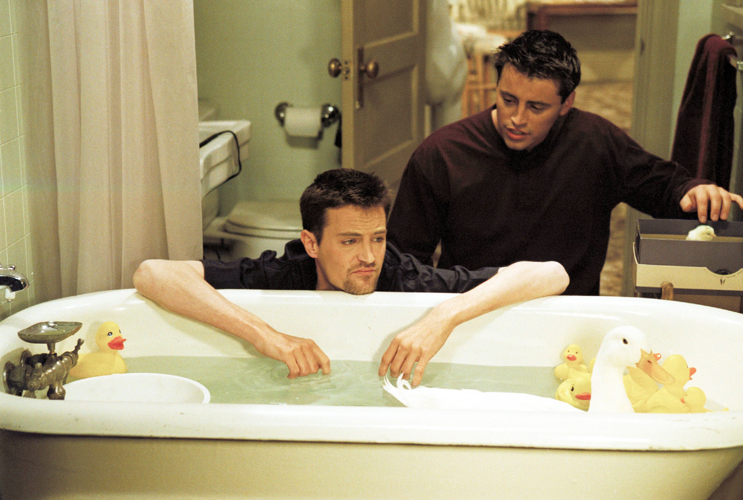 Matthew Perry wurde nur 54 Jahre alt. Seine Rolle als Chandler in der TV-Serie Friends bleibt allerdings unvergessen.
