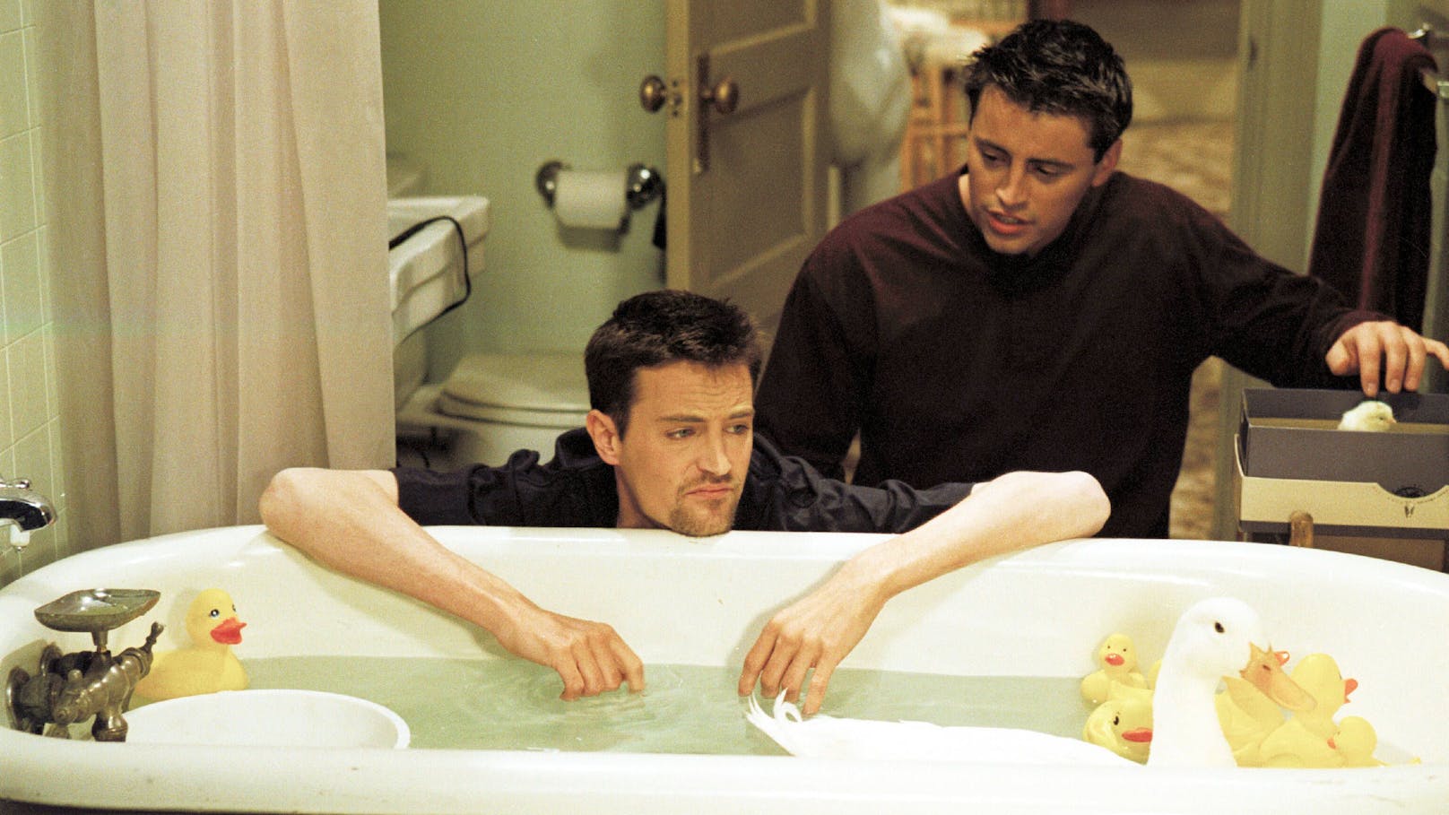 Matthew Perry und Matt LeBlanc in der "Friends"-Folge "The One With A Chick & A Duck".