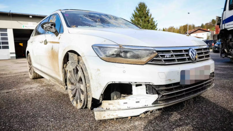 Schon vor knapp einem Jahr soll der Bursch einem Taxler brutal seinen Wagen geraubt haben.