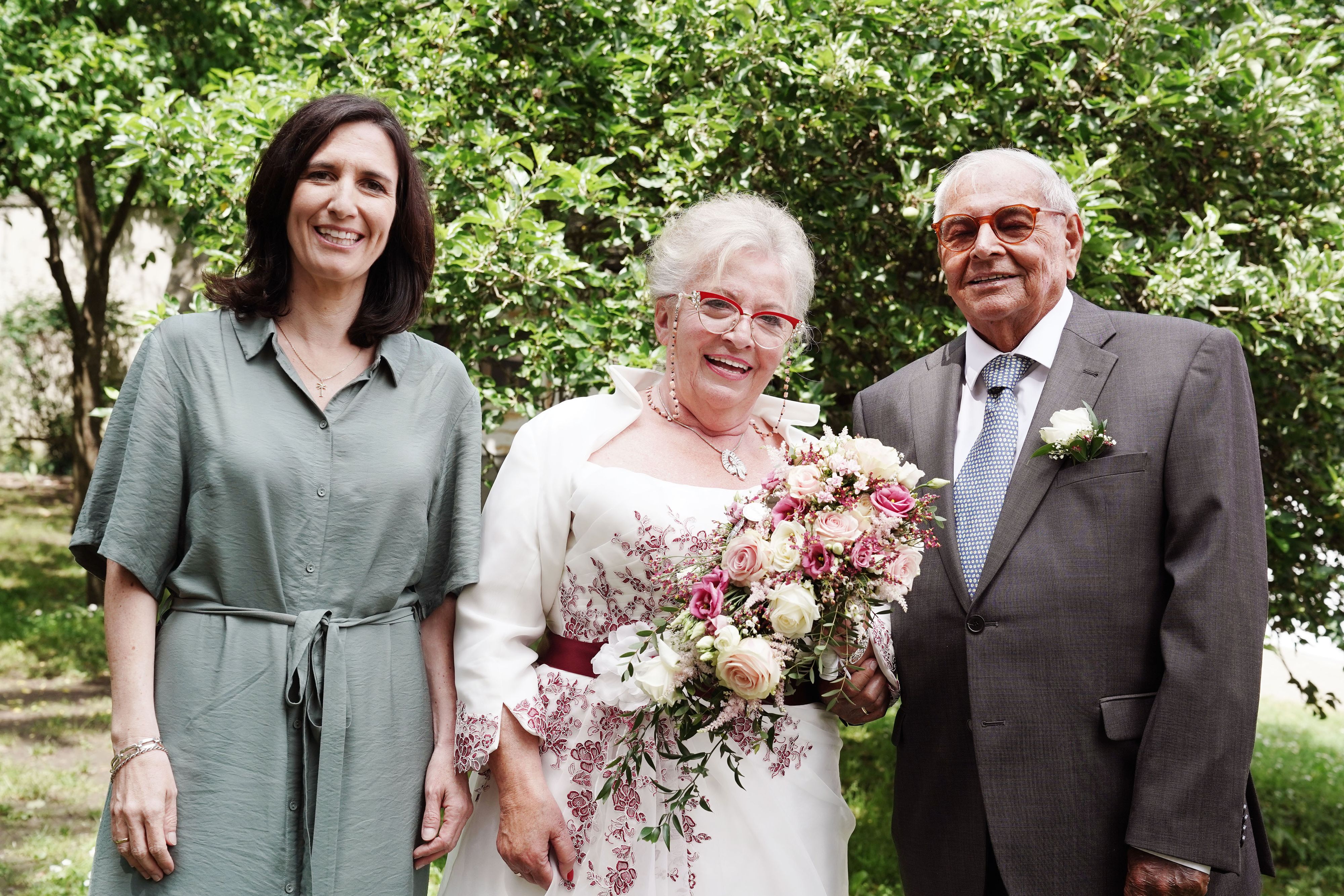 Nina Horowitz mit Gina und Siegfried bei deren Hochzeit im Sommer.