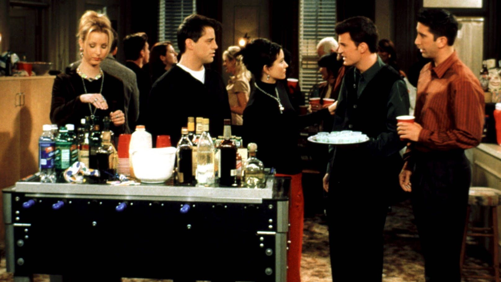 Lisa Kudrow, Matt LeBlanc, Courteney Cox, Matthew Perry und David Schwimmer in der Folge "Chandler Can't Remember Which Sister".