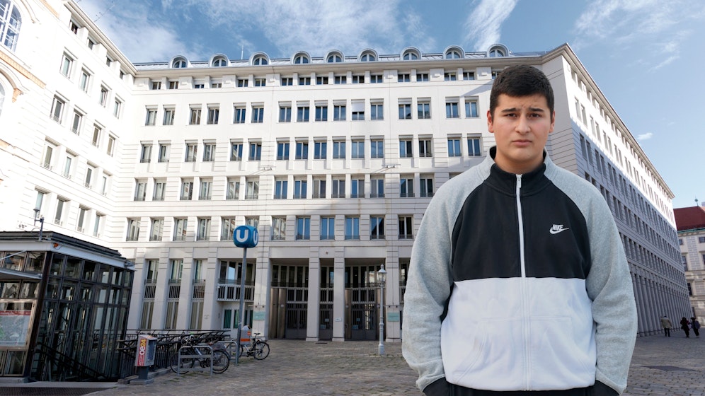 Mitschüler, Eltern, Lehrer und Sport-Trainer demonstrieren vor dem Innenministerium, damit Jaba (16) nicht abgeschoben wird.