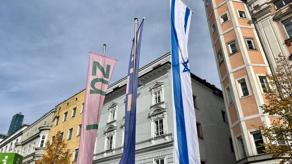 Israel-Flagge Linz Altes Rathaus