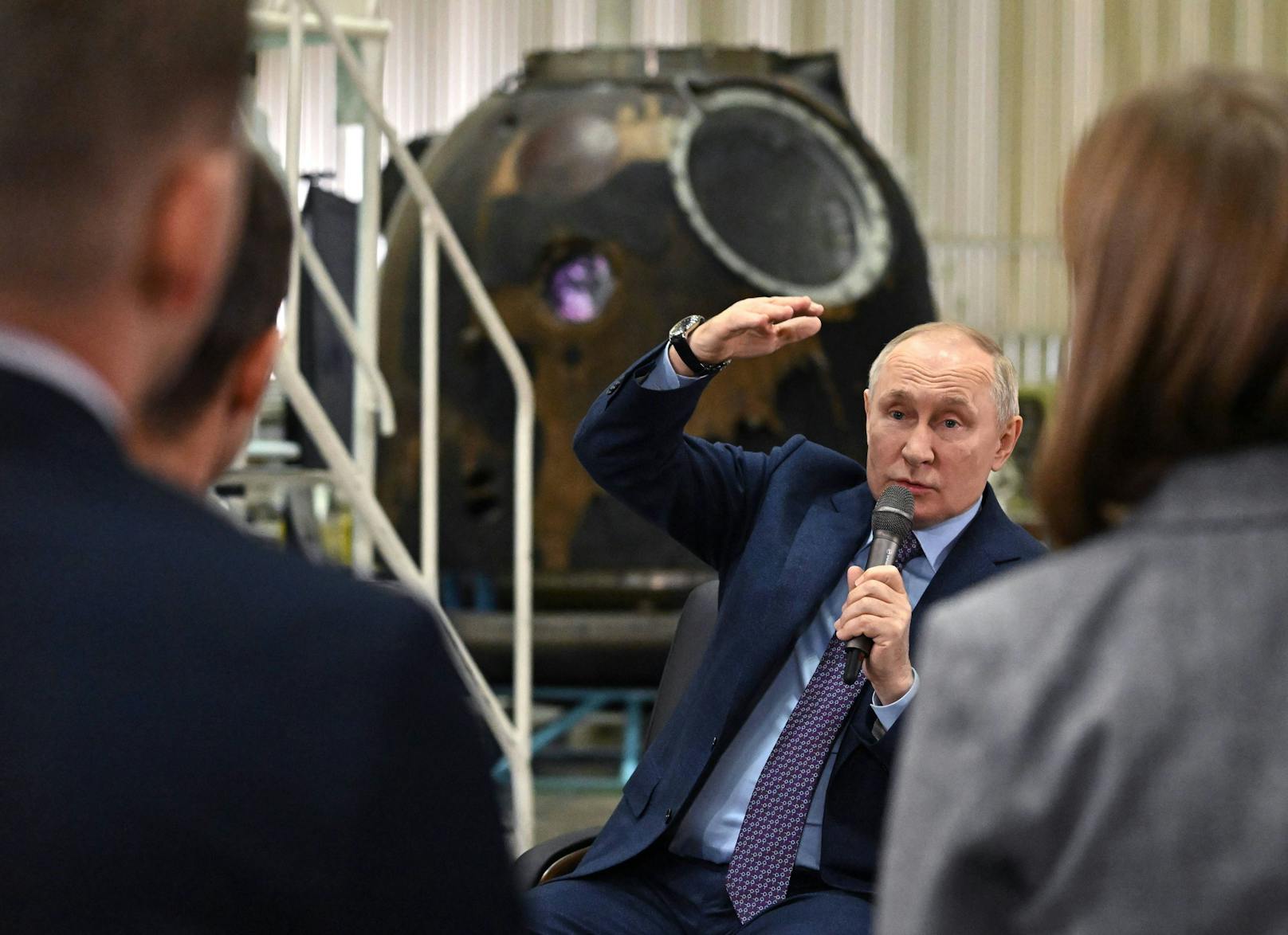 Wladimir Putin bei seinem Besuch des Weltraum-Zentrums in Koroljow nahe Moskau am 26. Oktober 2023.