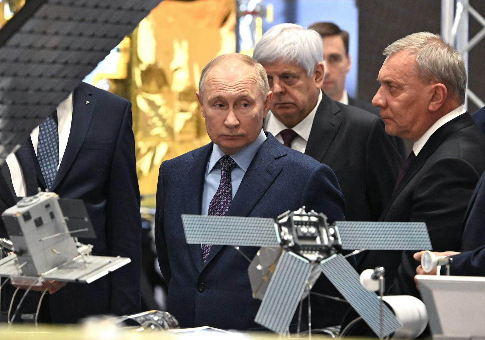 Wladimir Putin bei seinem Besuch des Weltraum-Zentrums in Koroljow nahe Moskau am 26. Oktober 2023.