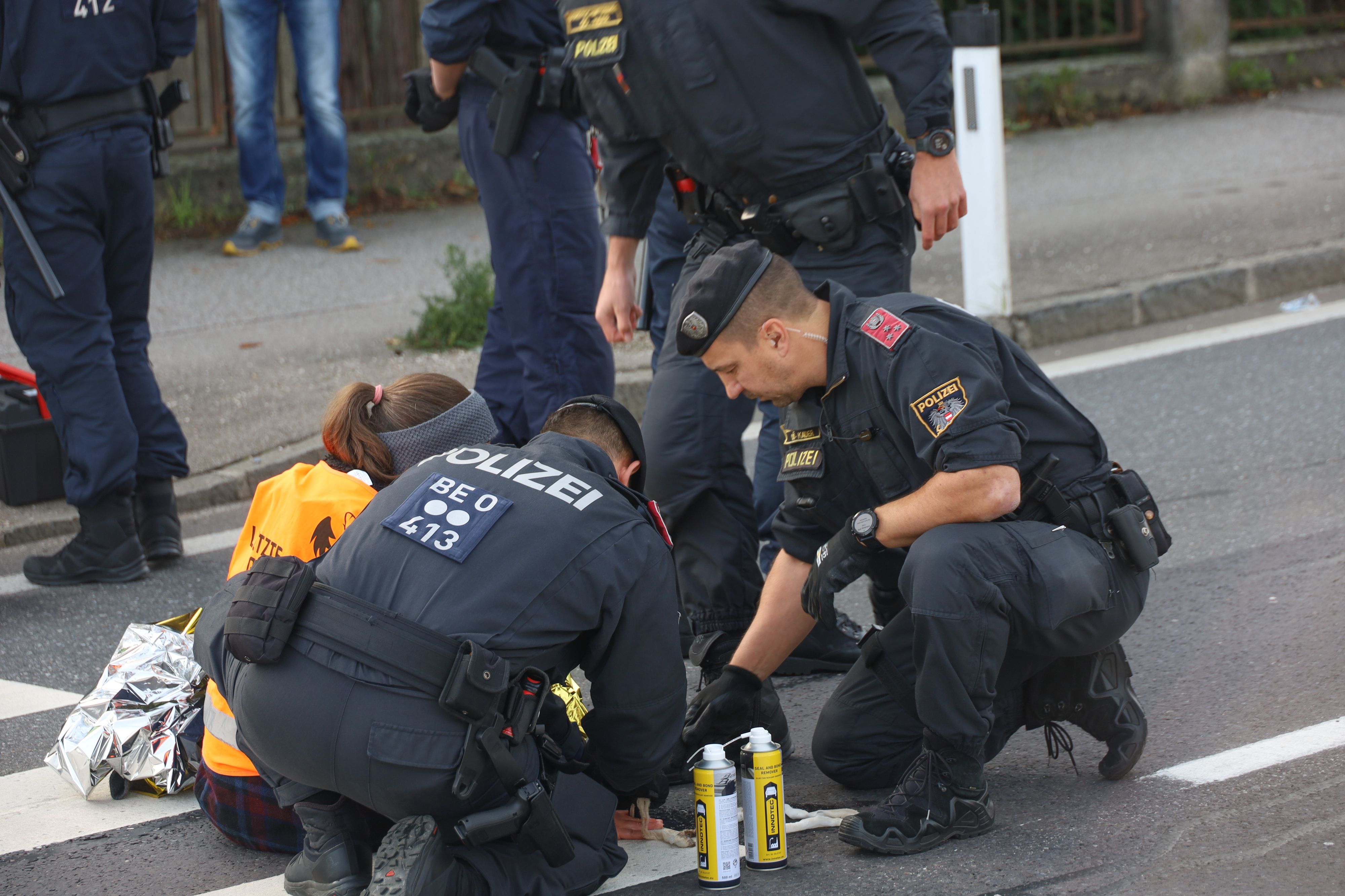 Heute.at - Fast 50 Angeklagte! Massen-Prozess gegen Klima-Kleber