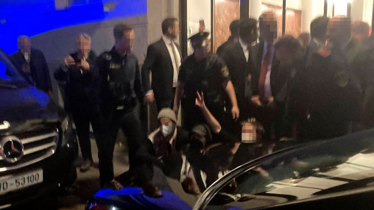 Vor der türkischen Botschaft kam es zu heiklen Szenen.