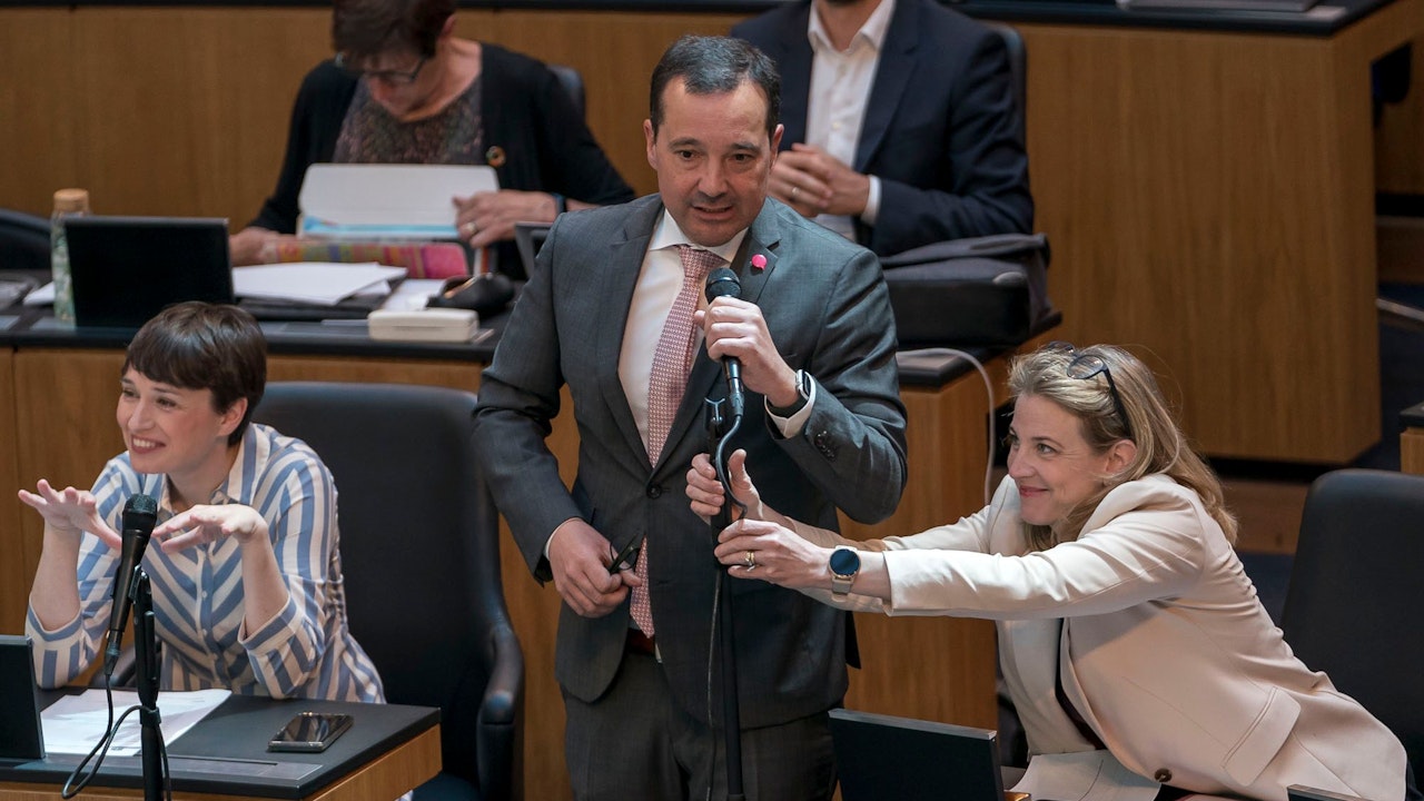 Heute.at - NEOS-Abgeordneter Loacker zieht Schlussstrich
