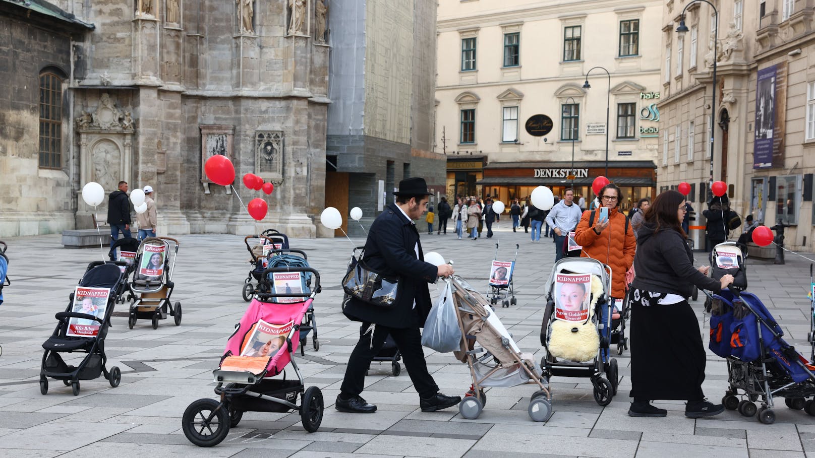 Jüdische Eltern organisierten nun einen Kinderwagen-Flashmob am Stephansplatz.