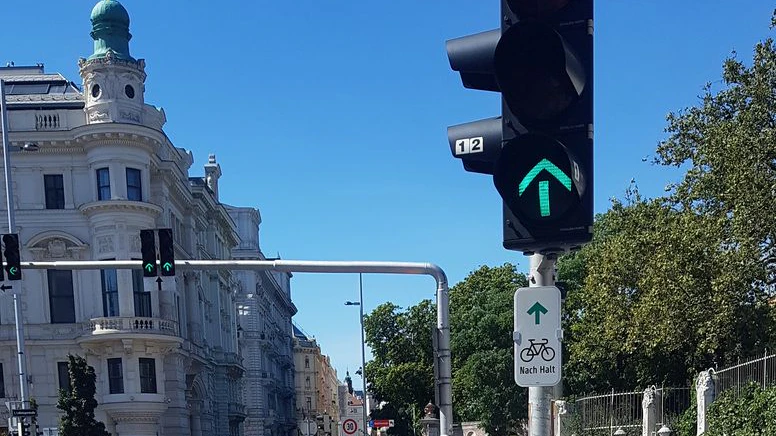 Die Zusatztafeln seien zu klein, kritisiert der ÖAMTC.