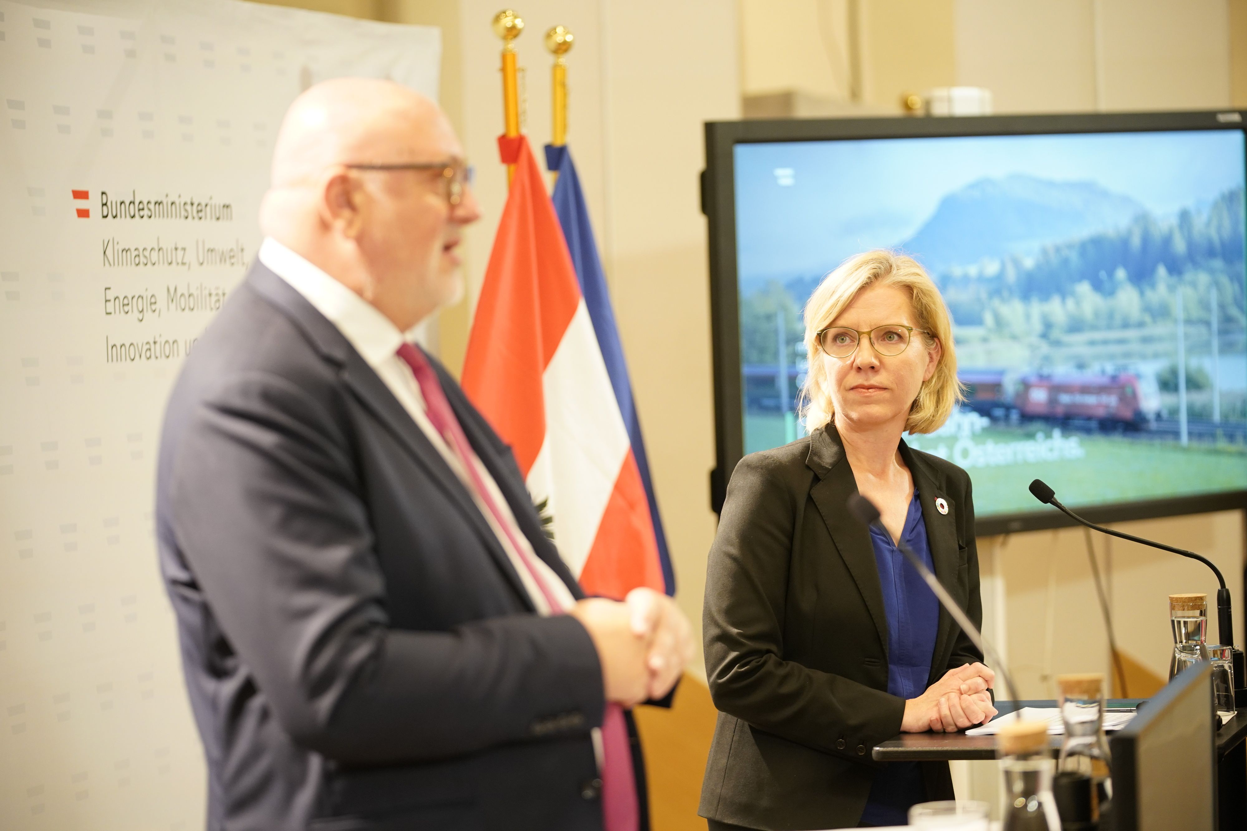 Klimaschutzministerin Leonore Gewessler und ÖBB-Chef Andreas Matthä bei der Präsentation.