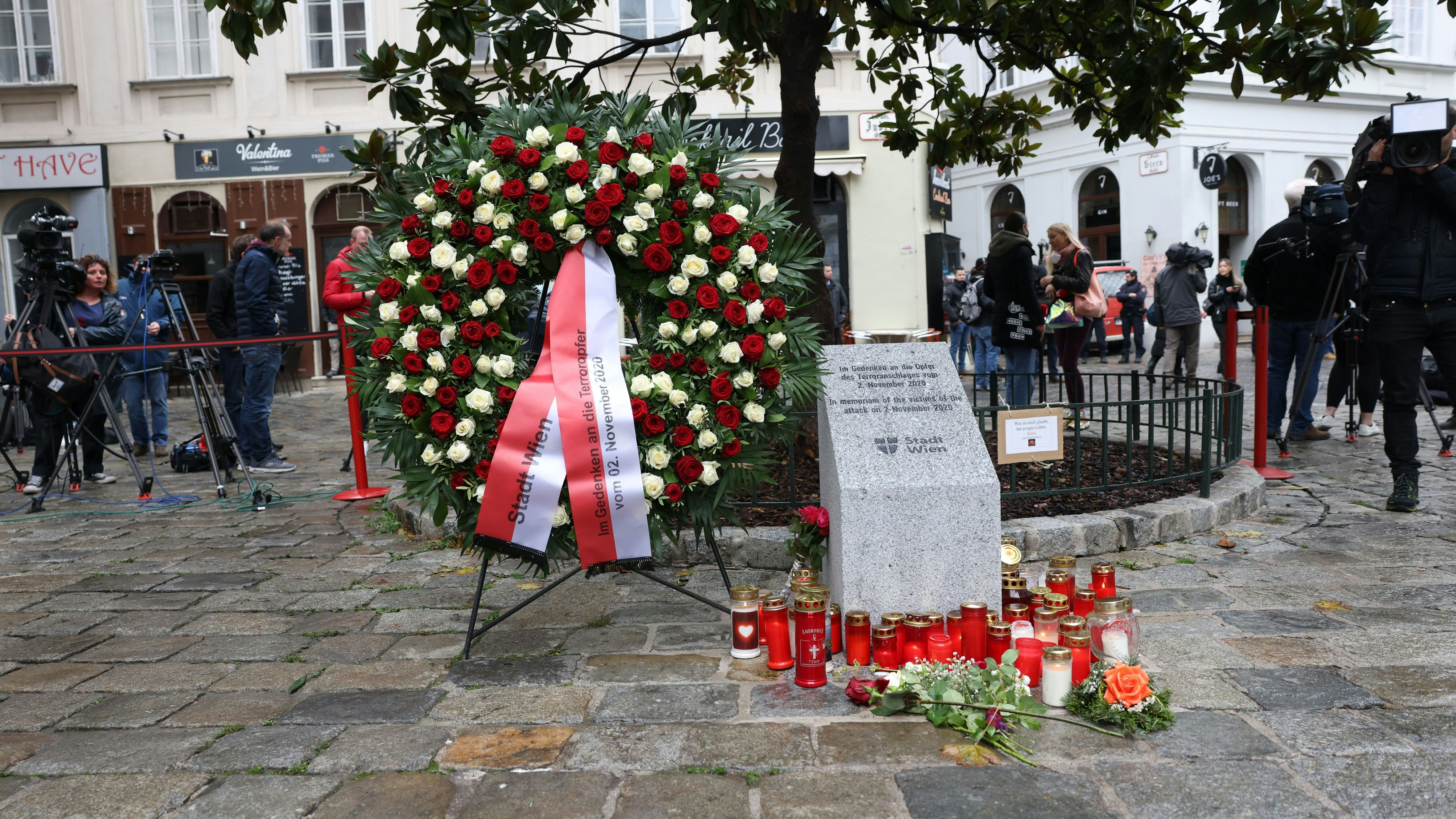 Zum Gedenken an die Opfer des Terroranschlags wurde ein Gedenkstein enthüllt