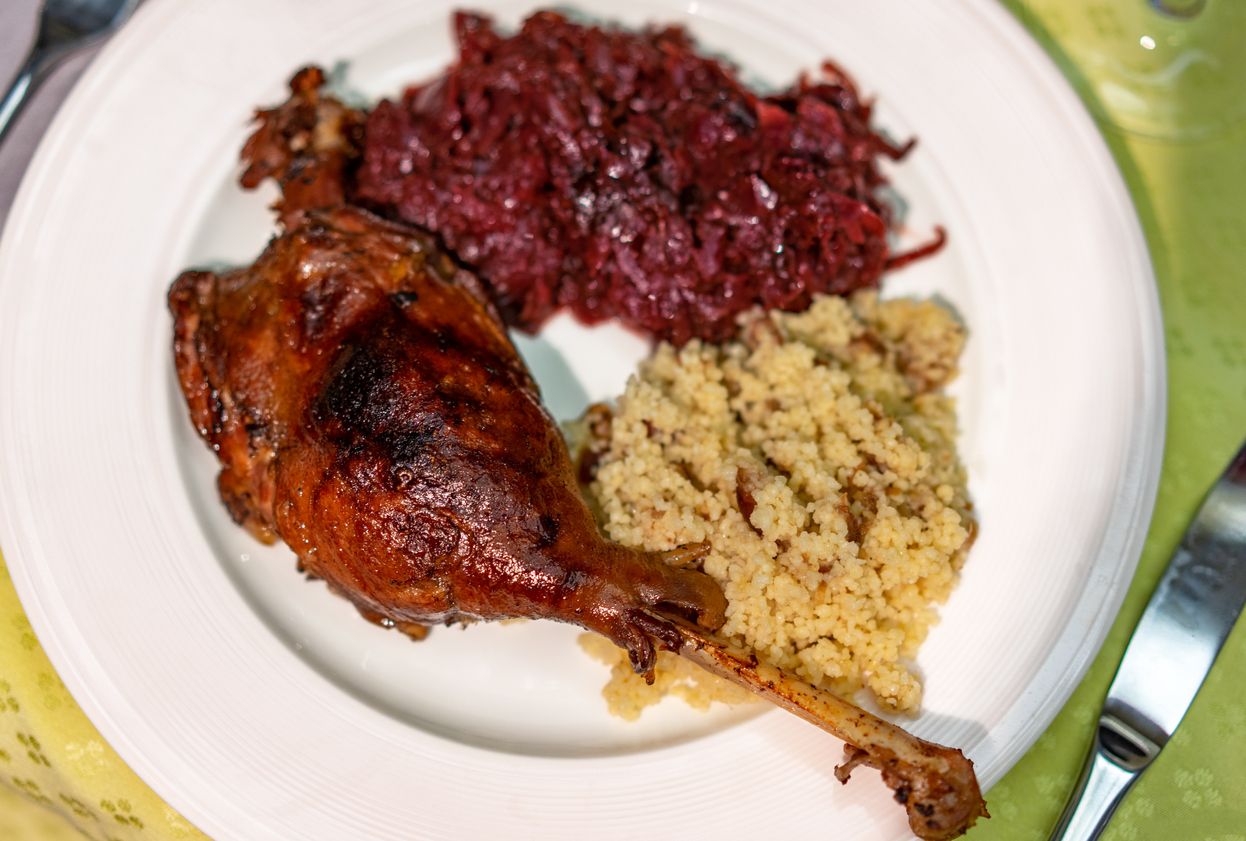 Eine Portion Gansl kostet normalerweise im Gasthaus in NÖ zwischen 28,90 und 34,50 Euro.