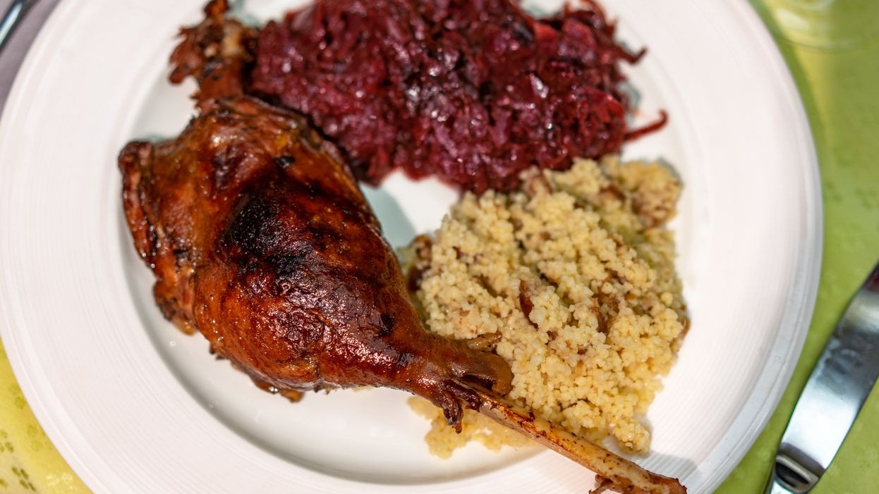 Eine Portion Gans kostet in NÖ im Gasthaus zwischen 28,90 und 34,50 Euro. 