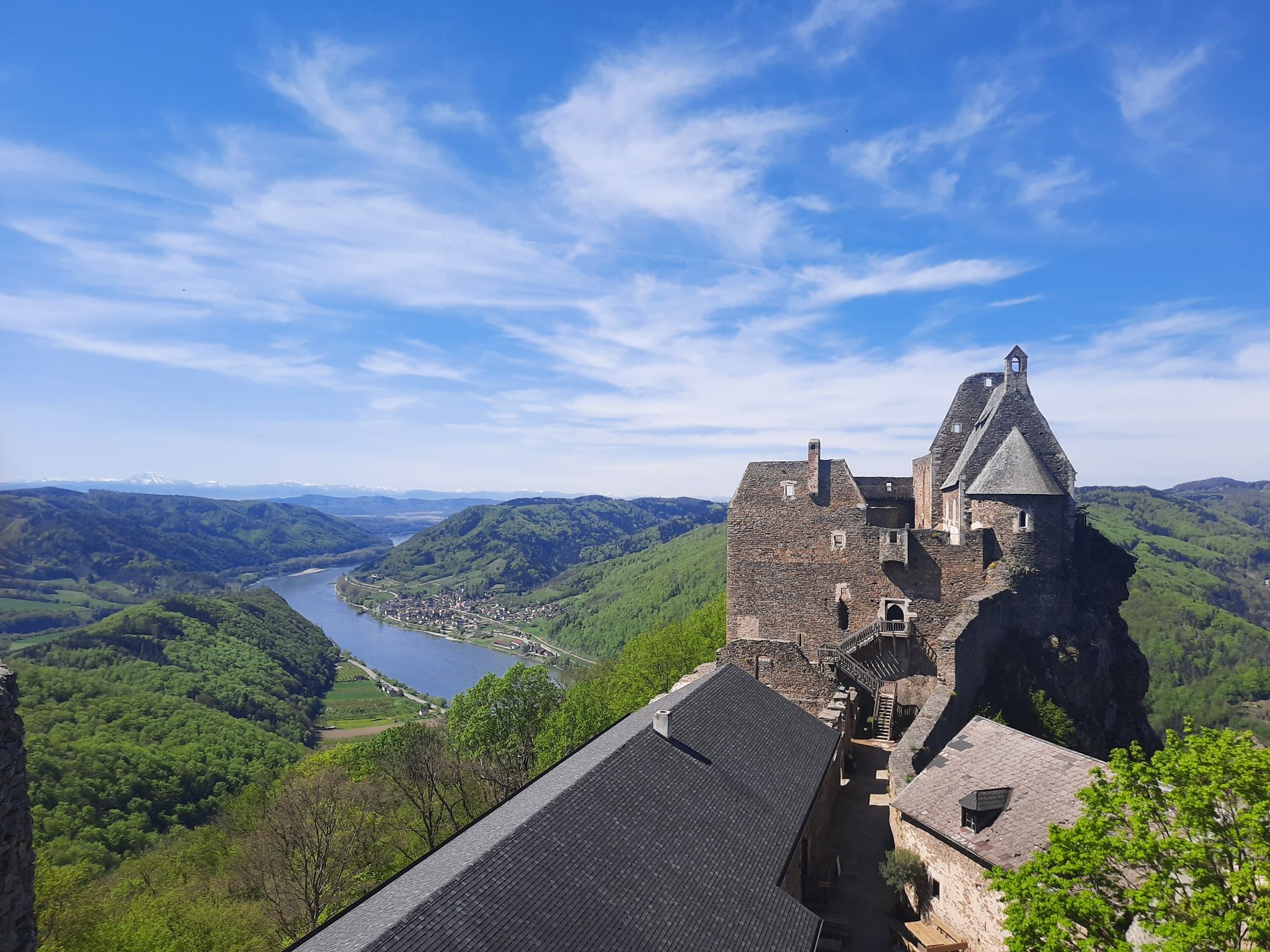 Zwei Stellen sind auf der Burgruine Aggstein frei. 