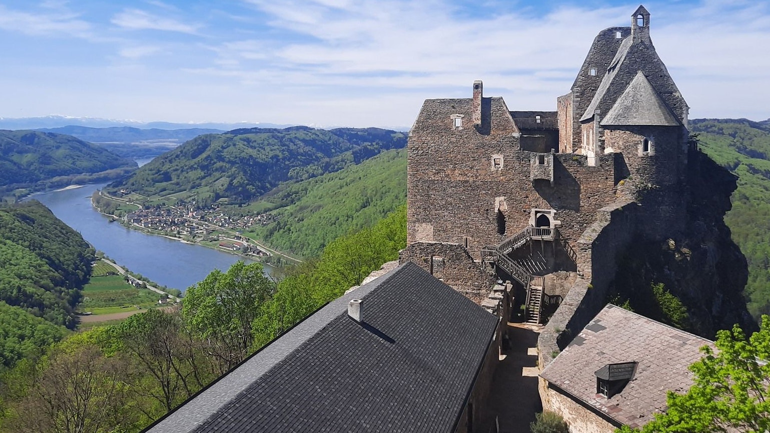 Zwei Stellen sind auf der Burgruine Aggstein frei. 