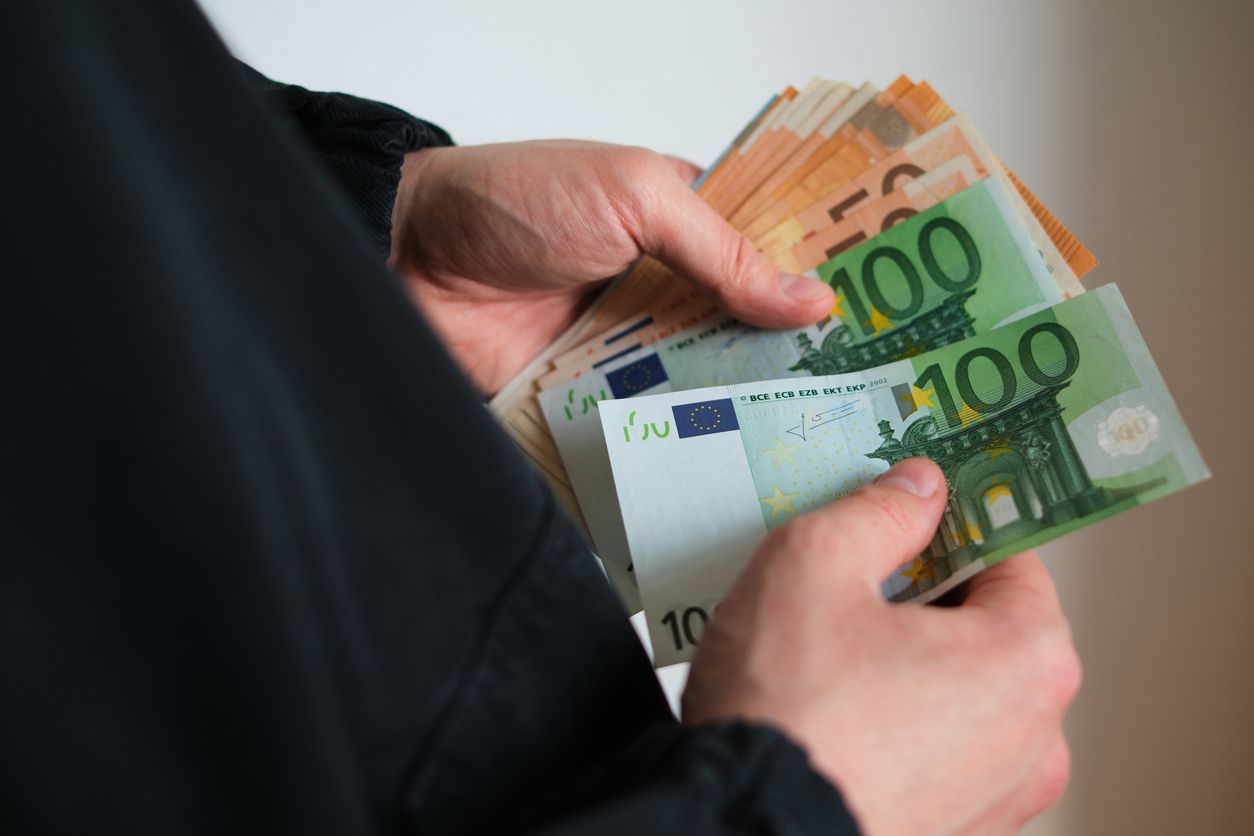 Mit einem Mal sehr viel Geld in den Händen: Eine Person aus Oberösterreich räumte ordentlich ab. (Symbolbild)