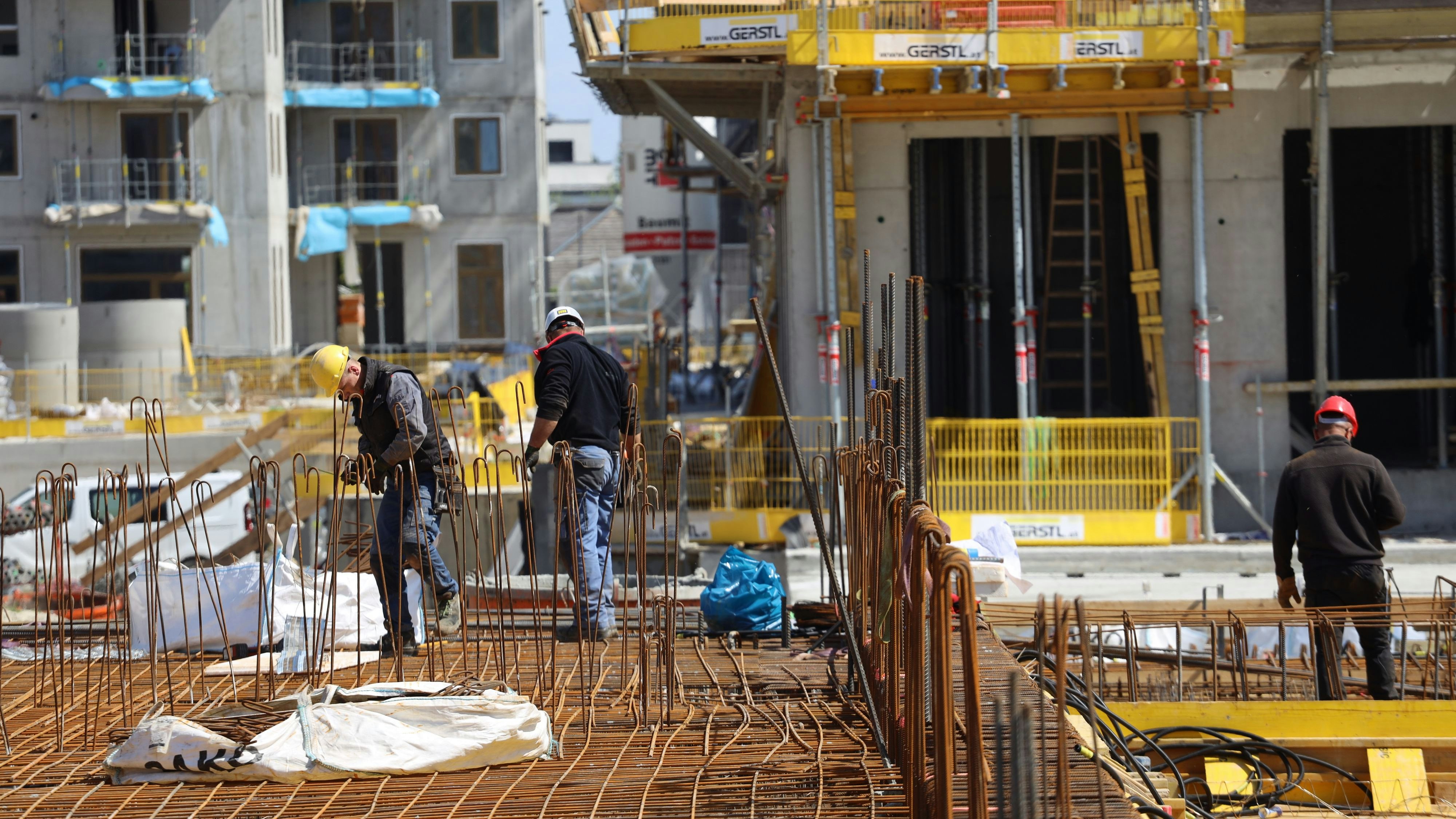 Download von www.picturedesk.com am 30.10.2023 (09:17).  Wohnbau am Stadtrand - Stadtquartier Berresgasse Wien, 07. 02. 2023 Baukräne - Wohnbau Baustelle - neues Viertel Berresgasse Copyright Karl Schöndorfer TOPPRESS - 20230508_PD14845 - Rechteinfo: Rights Managed (RM)