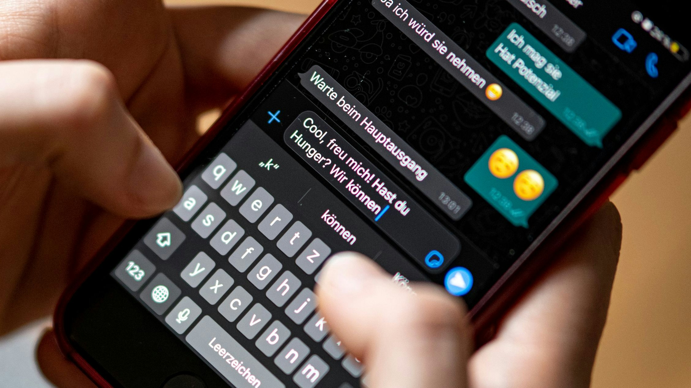 Die angebliche Tochter nahm per WhatsApp Kontakt mit dem Mann auf.
