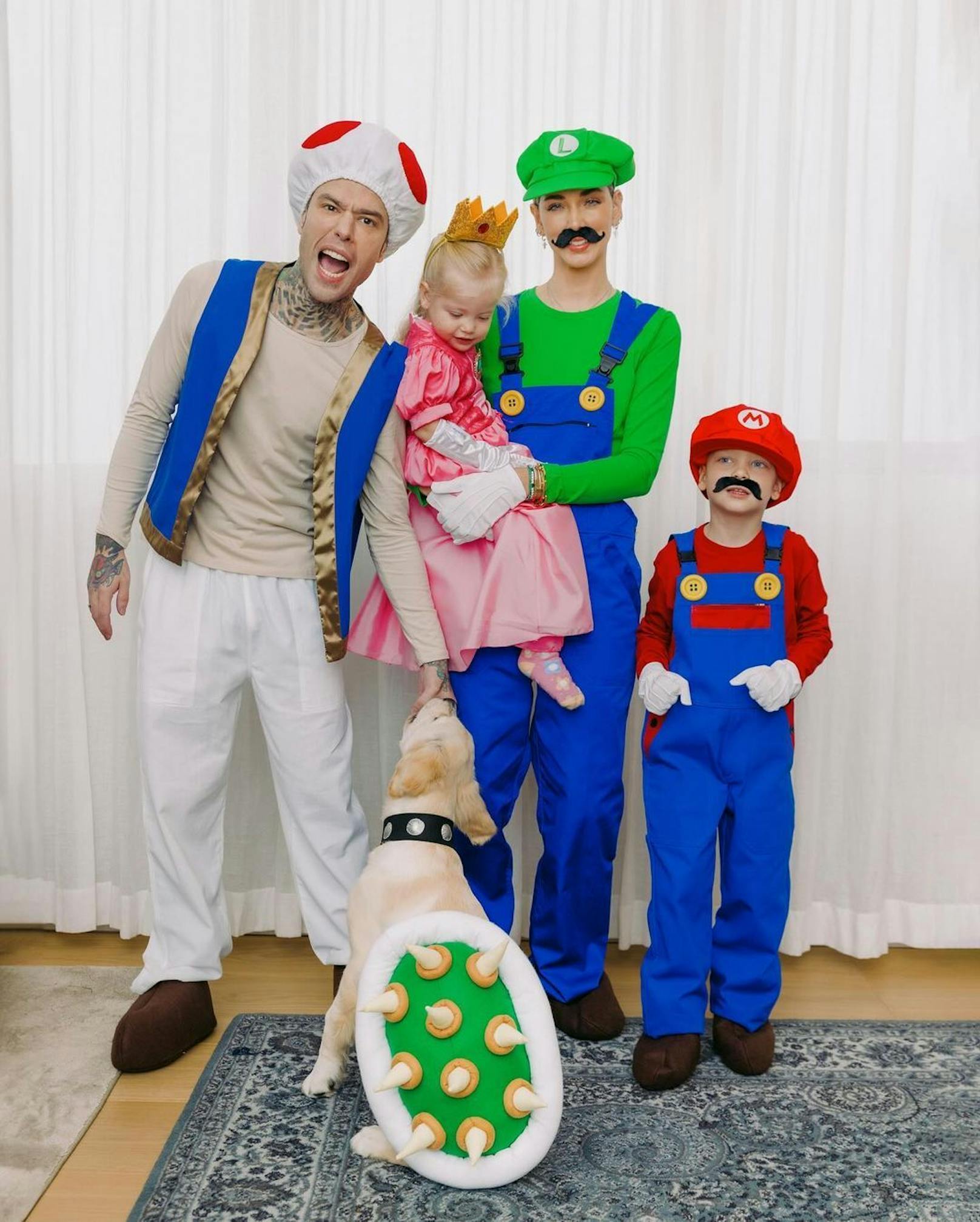 Chiara Ferragni, Mann Fedez und ihre Familie tauchen zu Halloween in die Welt von "Super Mario".