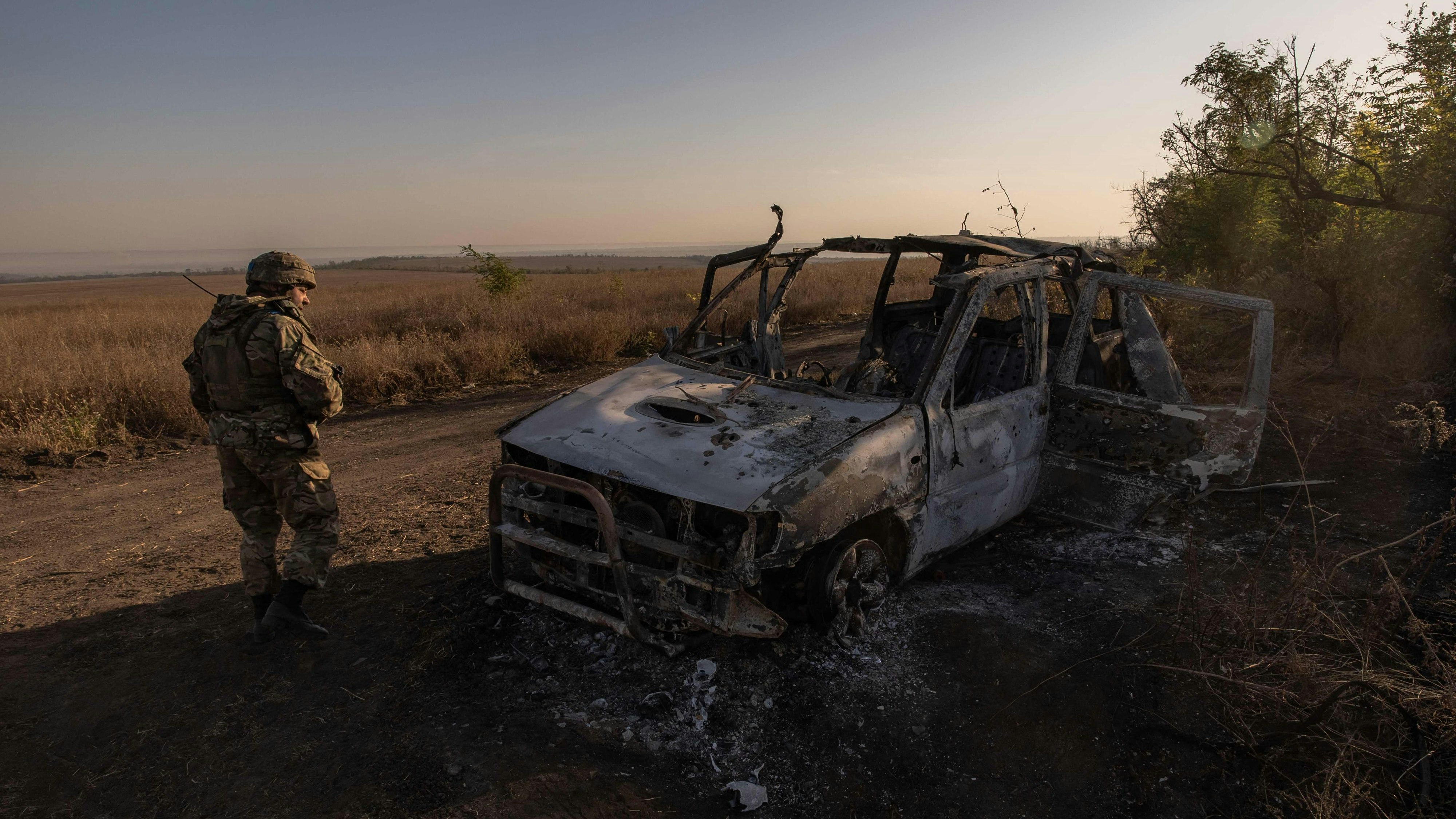 Ein ukrainischer Soldat bei Robotyne an der Südfront Anfang Oktober 2023.