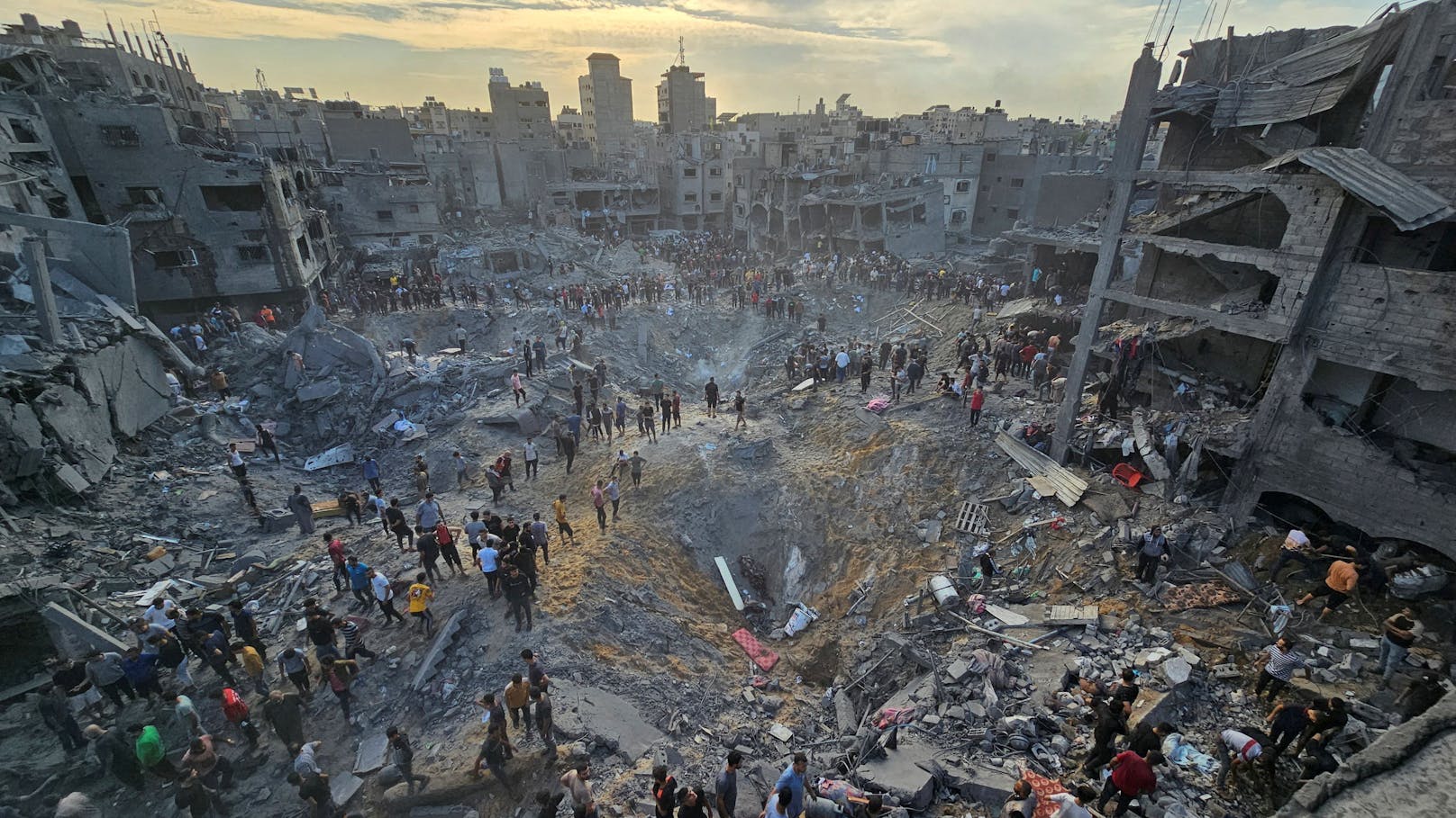 Luftschlag auf Flüchtlingslager in Gaza, unzählige Tote