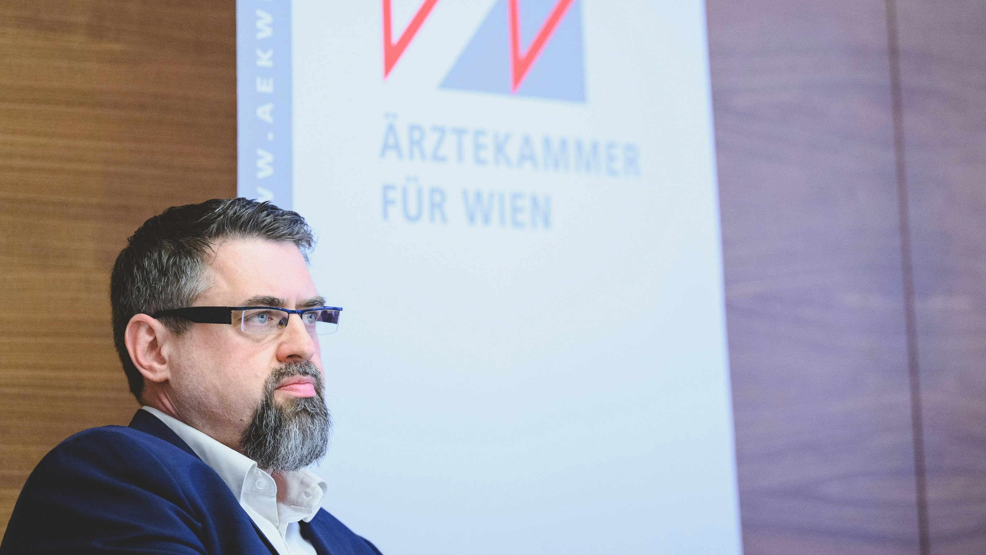 Download von www.picturedesk.com am 31.10.2023 (11:40).  03.05.2023, Wien, AUT, Ärztekammer, Pressekonferenz zu den Sofortmaßnahmen zur Rettung der Wiener Spitäler, im Bild Vizepräsident Ärztekammer Wien Dr. Stefan Ferenci // during Press conference on the immediate measures to save Vienna's hospitals. Vienna, Austria on 2023/05/03. EXPA Pictures © 2023, PhotoCredit: EXPA/ Max Slovencik - 20230503_PD3570 - Rechteinfo: Rights Managed (RM)