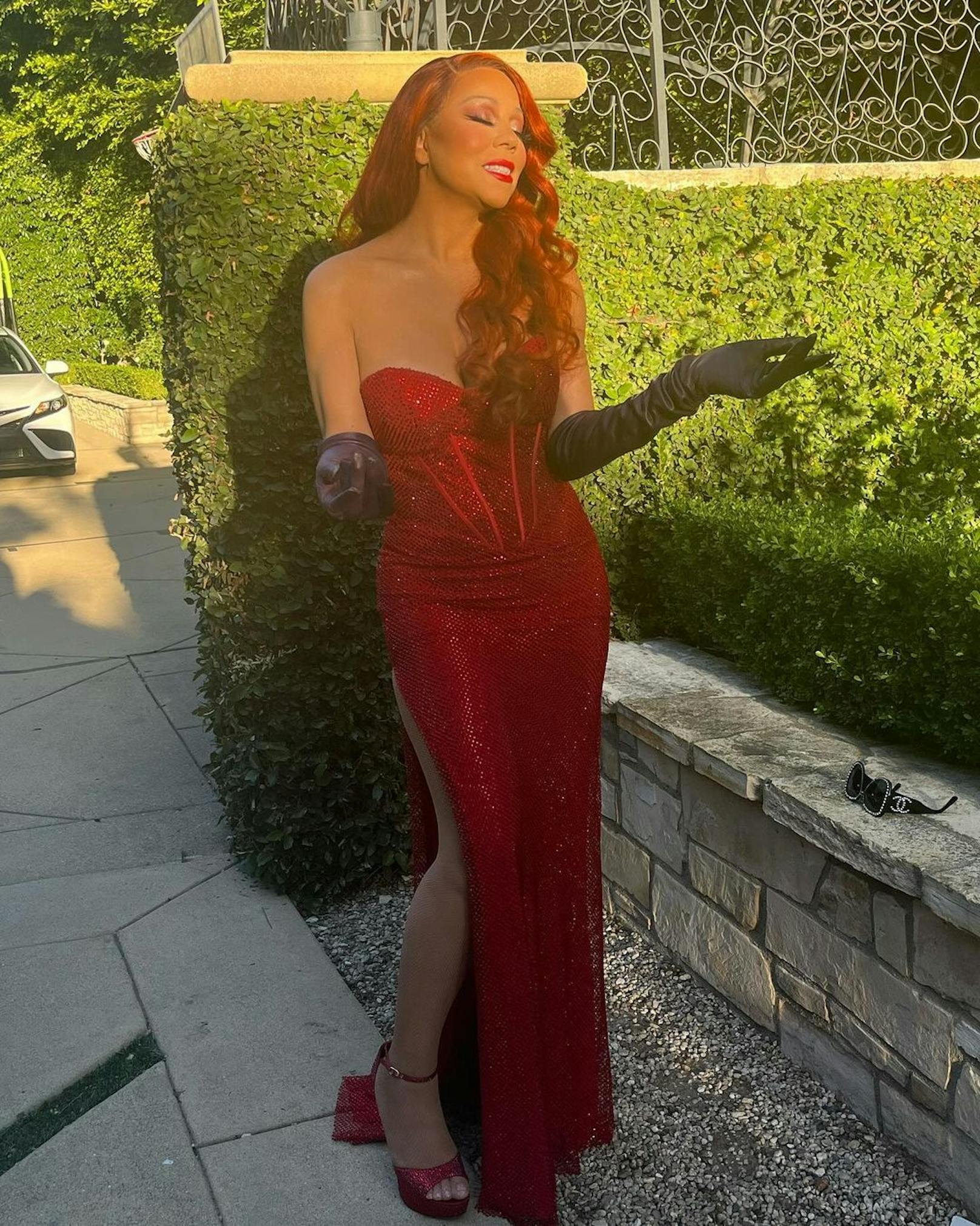 Mariah Carey freut sich bekanntlich schon auf Weihnachten, um wieder mit "All I Want For Christmas" die Charts zu erobern. Zu Halloween feiert sie vorher noch als Jessica Rabbit.