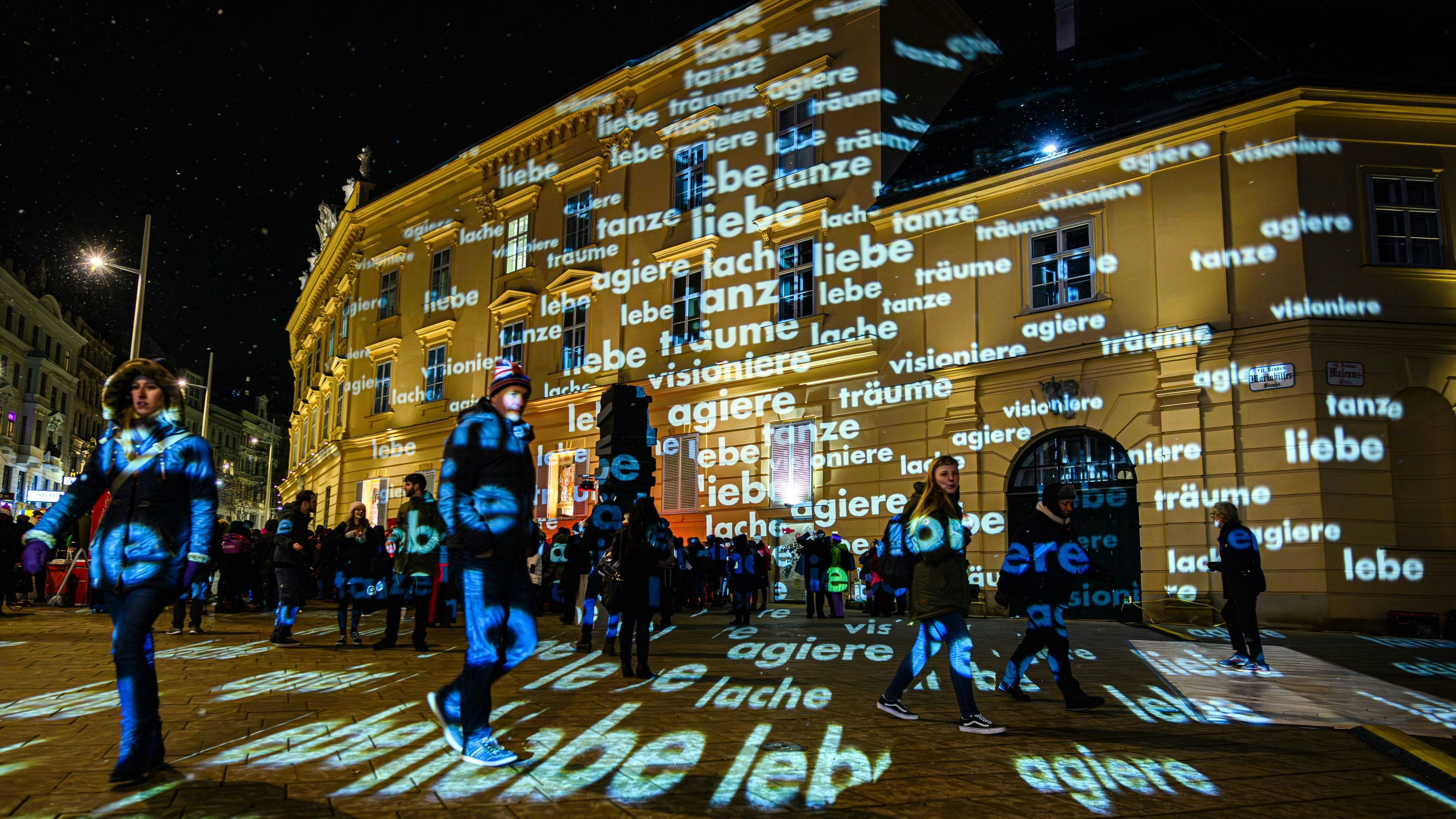 Die Kunstinstallation "Winter of Love" startet ab 8. November im Wiener Museumsquartier.