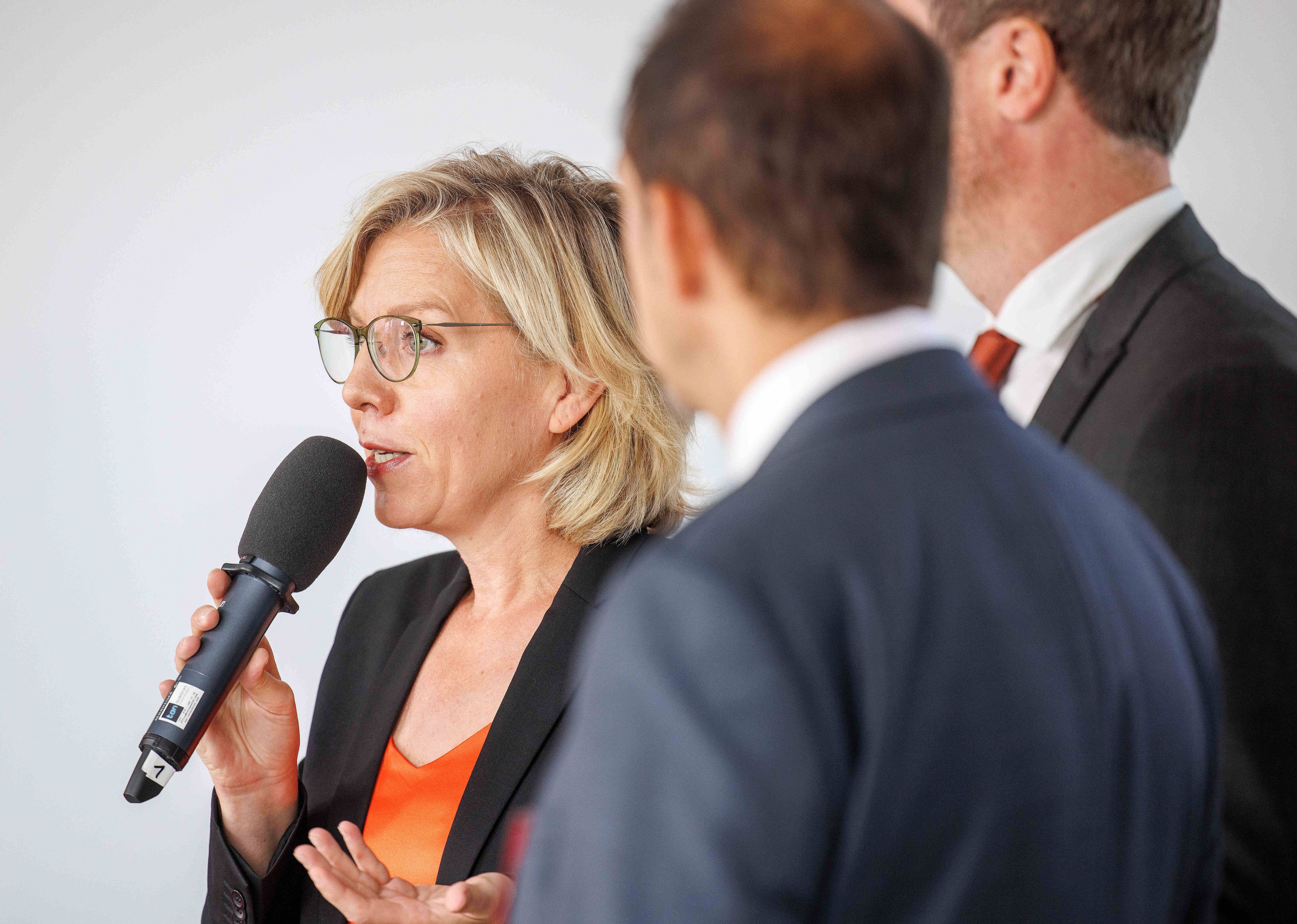 Klimaministerin Leonore Gewessler (Grüne) verpflichtet Mitarbeiter zum Gendern.