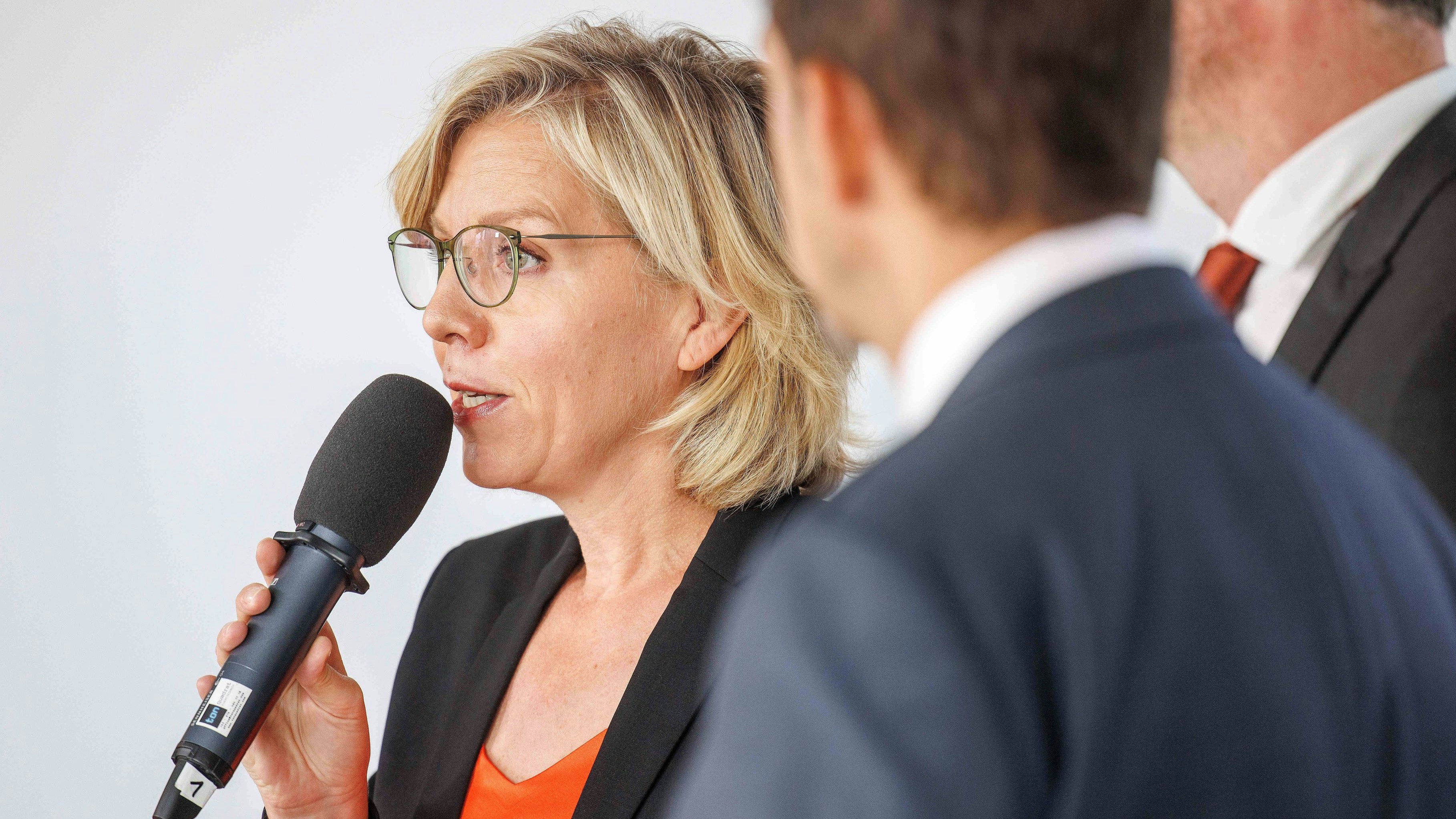 Klimaministerin Leonore Gewessler (Grüne) verpflichtet Mitarbeiter zum Gendern.