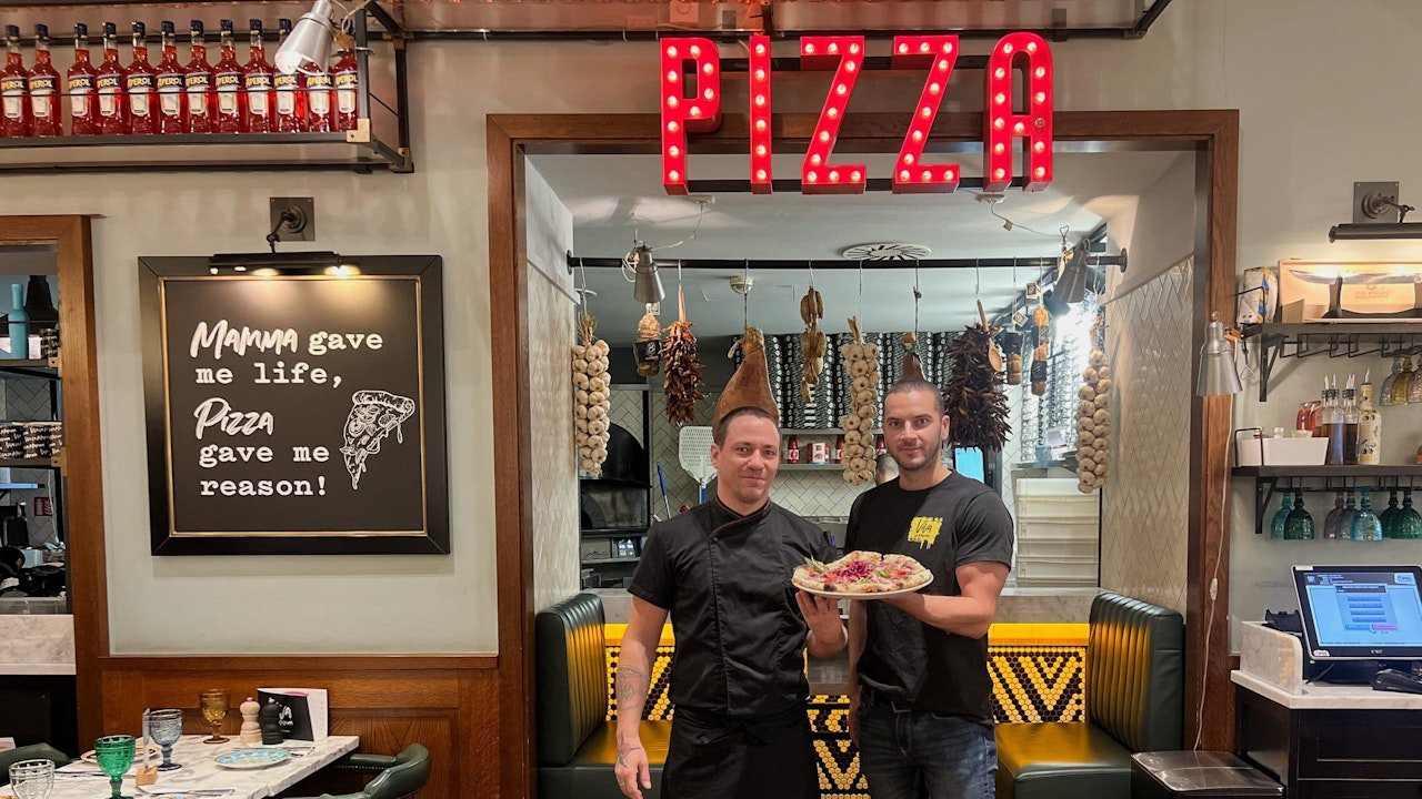 Heute.at - Gans was Neues – hier kommt das Gansl auf die Pizza