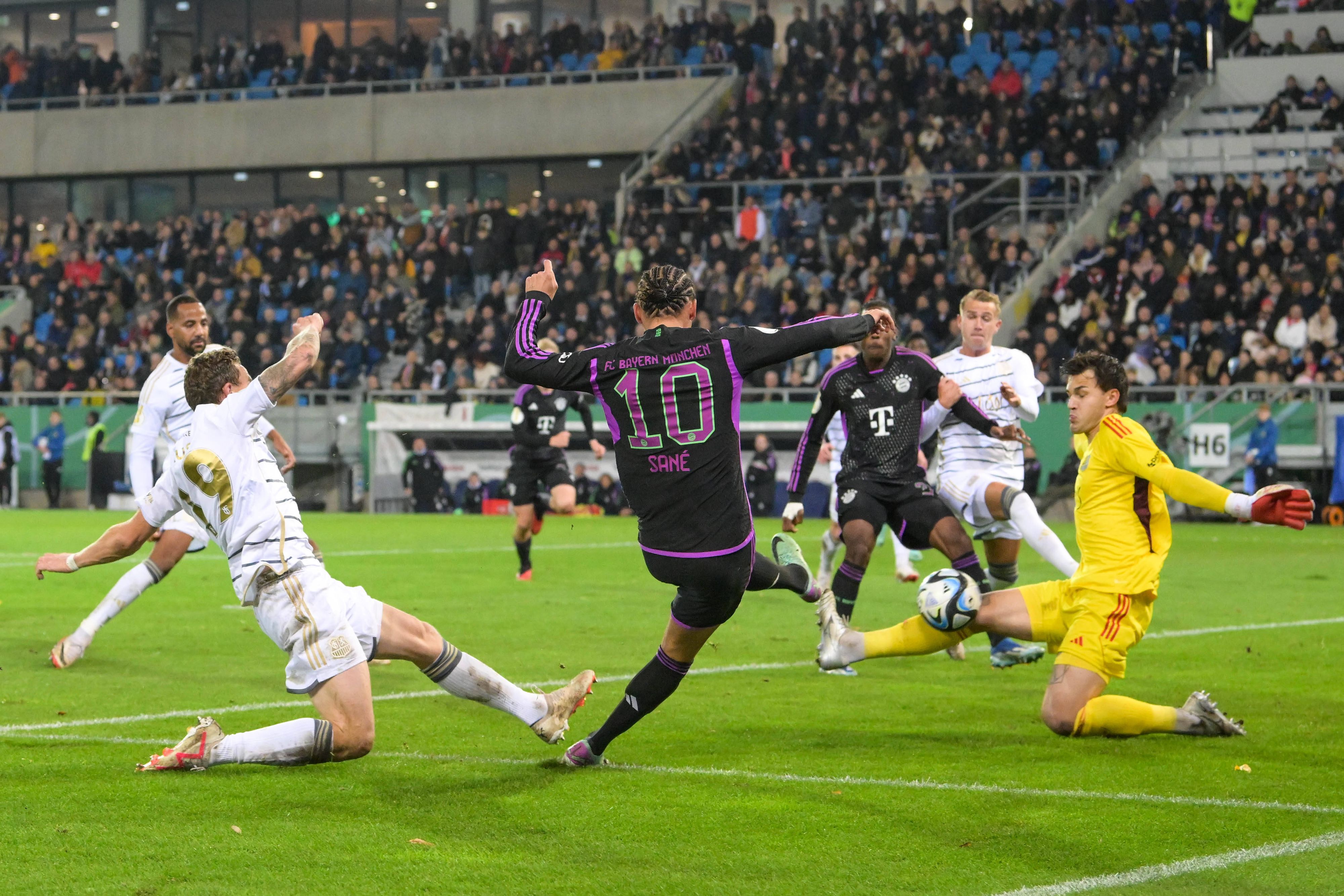 Goalie Tim Schreiber lässt die Bayern verzweifeln.