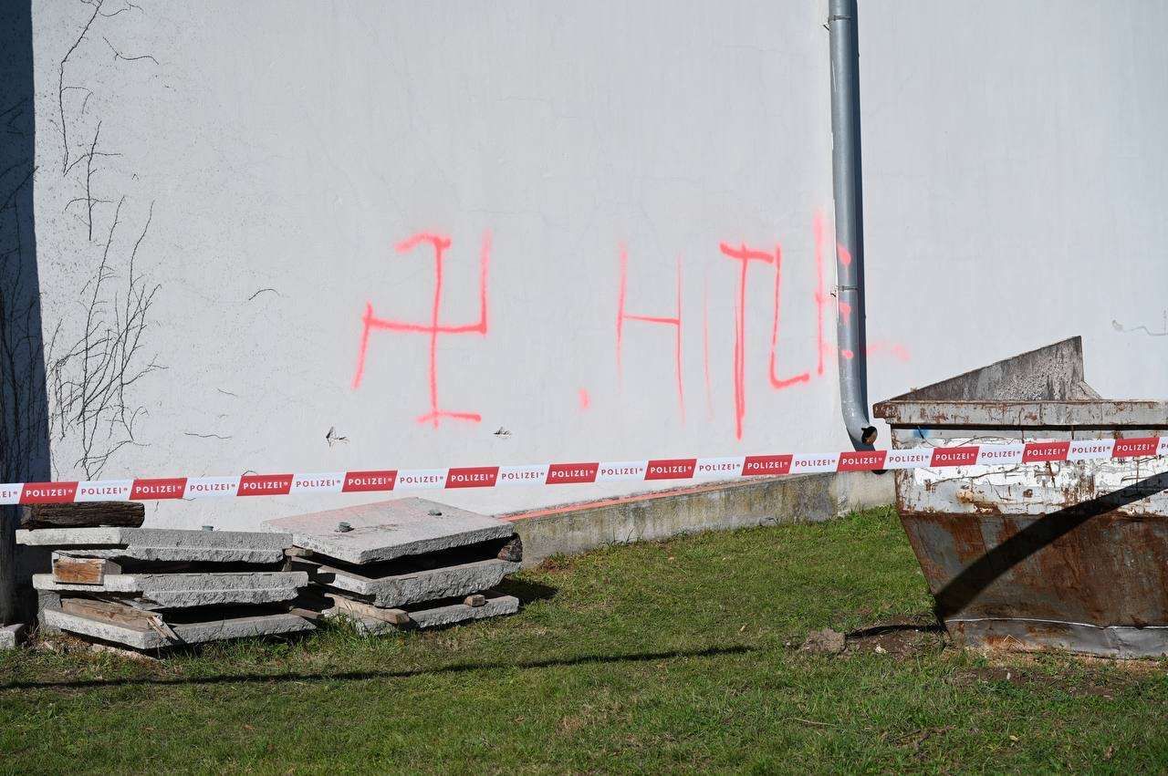 Am Wiener Zentralfriedhof kam es vor wenigen Wochen zu einer antisemitischen Brandattacke.