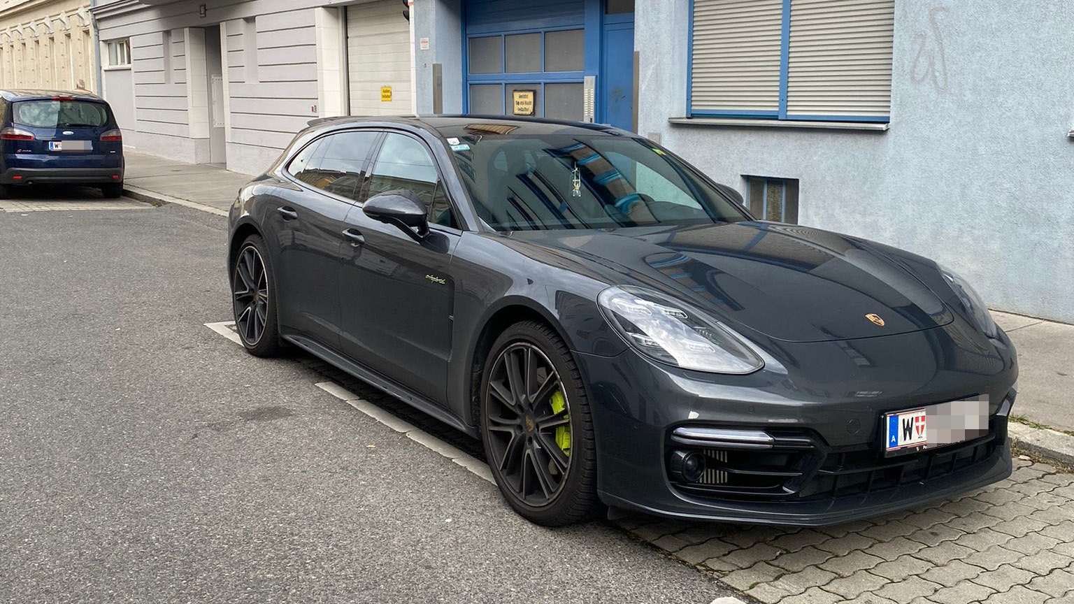 Der Porsche Panamera 4 E-Hybrid hat mittlerweile ein neues Getriebe bekommen. 