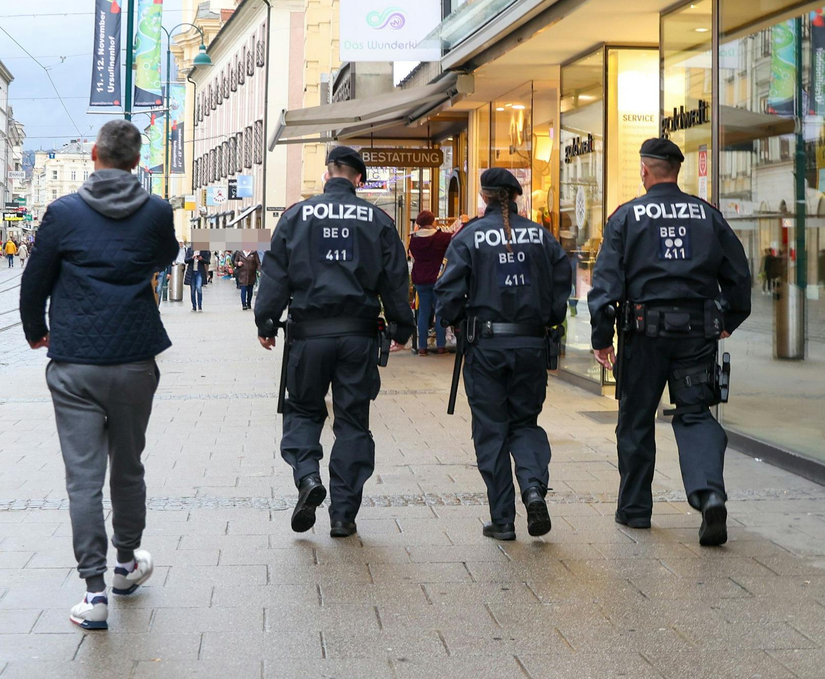 In Zusammenarbeit mit der Kinder- und Jugendhilfe wurden heuer auf Betreiben von Jugendschutz-Landesrat Michael Lindner (SPÖ) präventive Maßnahmen im Bereich Streetwork gesetzt. Ziel: Heranwachsende zu Halloween von der Straße fern zu halten.