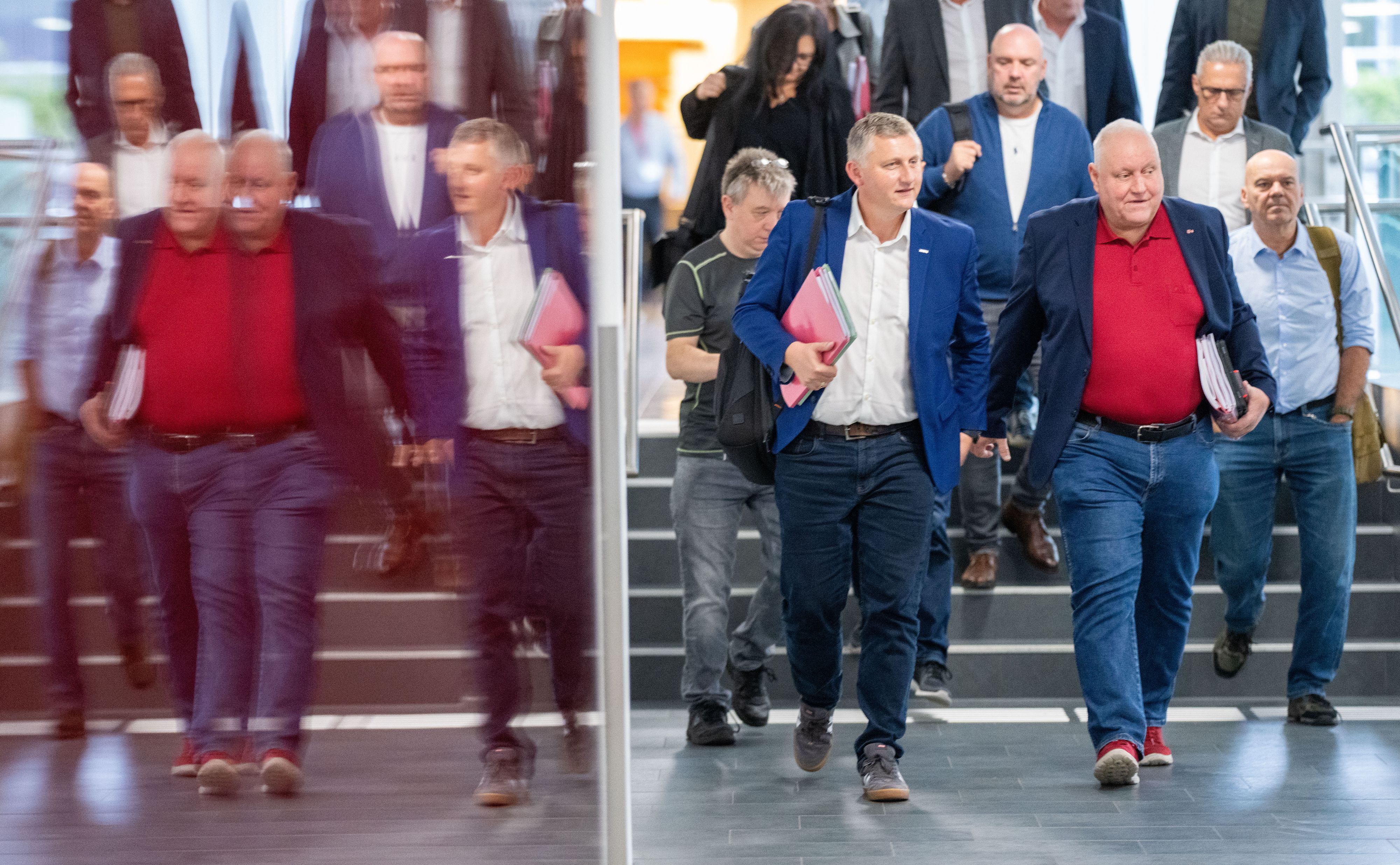 Die Chefverhandler der Gewerkschaften Reinhold Binder (PRO-GE) und Karl Dürtscher (Gewerkschaft GPA) am Freitag, 20. Oktober 2023,