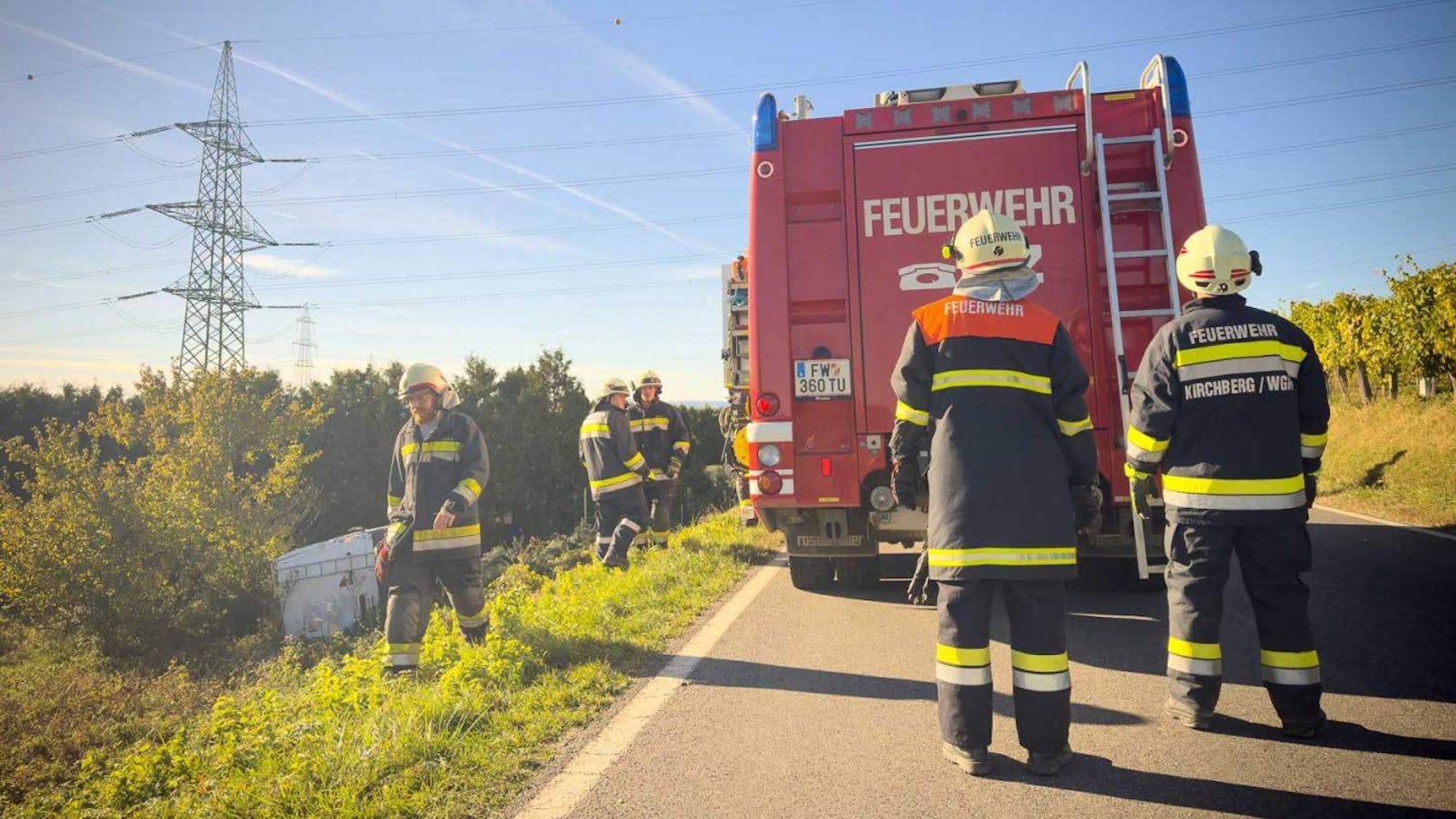 ... von der Straße abkam und die Böschung hinabstürzte.