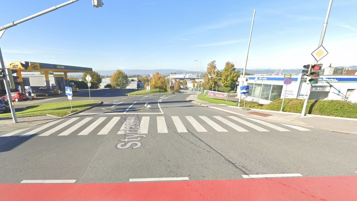 Der Unfall ereignete sich auf diesem Schutzweg. 