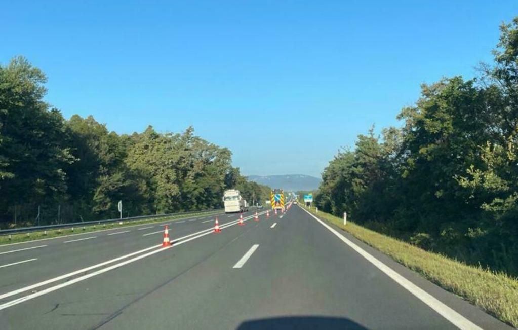 Bis zum Start des endgültigen Sicherheitsausbaus wird auf der S4 eine provisorische Mitteltrennung errichtet. Auch eine Section Control ist im Gespräch.