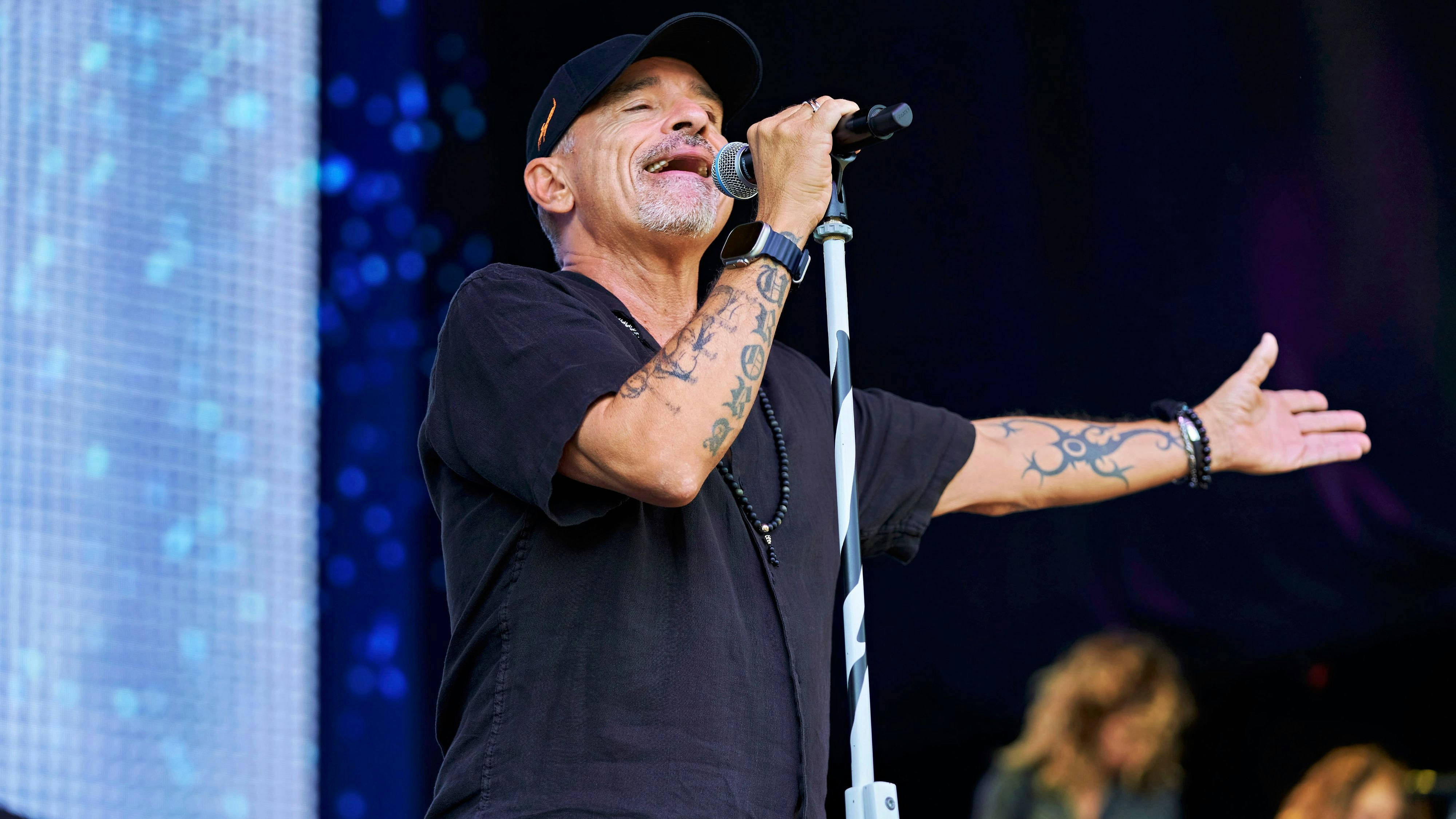 Eros Ramazotti bei einem Auftritt in Wolfsburg im Rahmen seiner "Battito Infinito"-Tour beim Sommerfestival 2023 in der Autostadt.