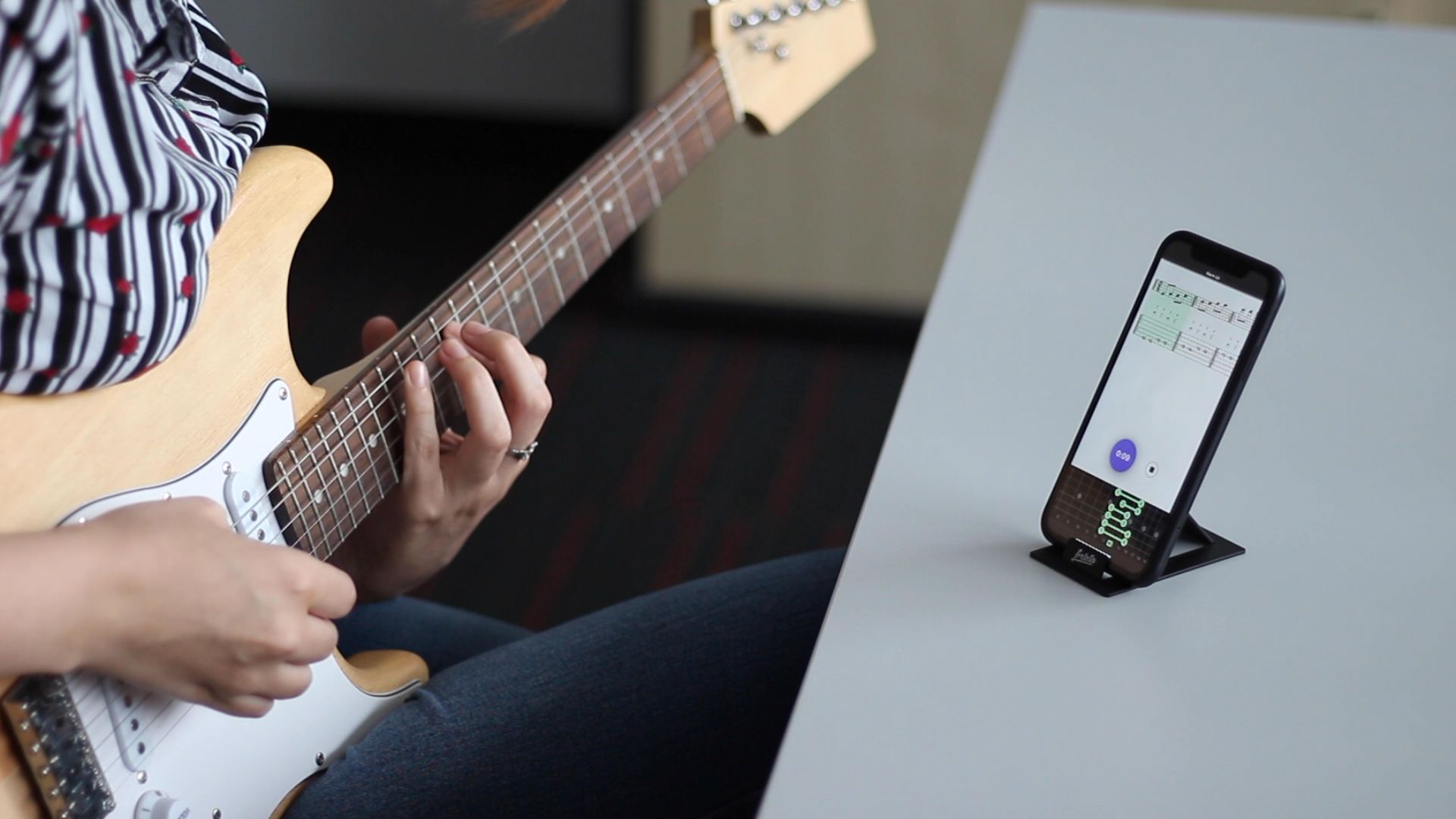 Gitarre lernen mit Fretello / Gitarrenlern-App Fretello holt sich drei Millionen Euro Venture Capital / "Growth-Overdrive" für Smartphone-Gitarrenlehrer / Weiterer Text über ots und www.presseportal.de/nr/162811 / Die Verwendung dieses Bildes ist für redaktionelle Zwecke unter Beachtung ggf. genannter Nutzungsbedingungen honorarfrei. Veröffentlichung bitte mit Bildrechte-Hinweis.