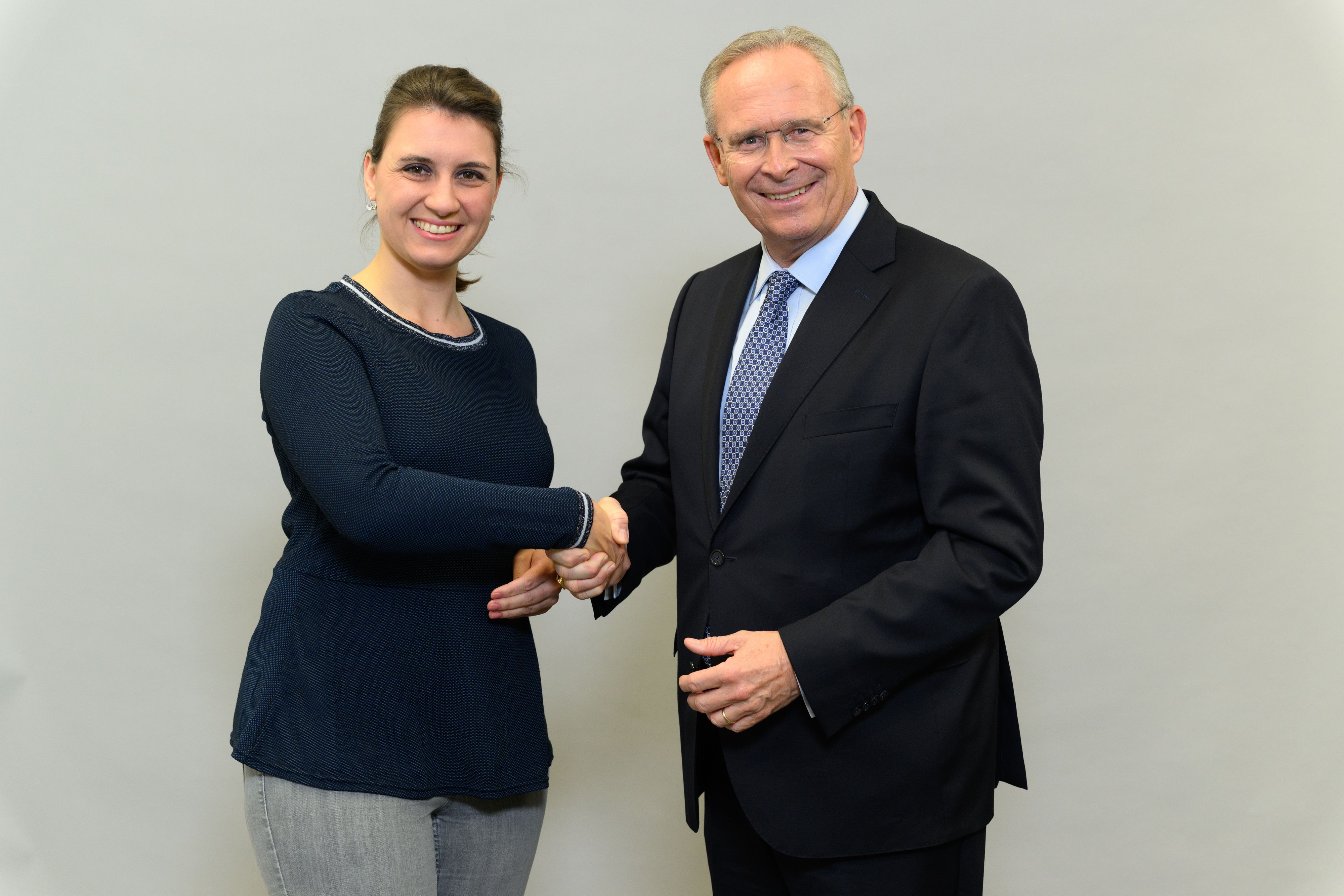 Parteifreunde: VP-Bezirksparteiobfrau Johanna Sperker mit ÖVP-Landesparteiobmann Karl Mahrer.
