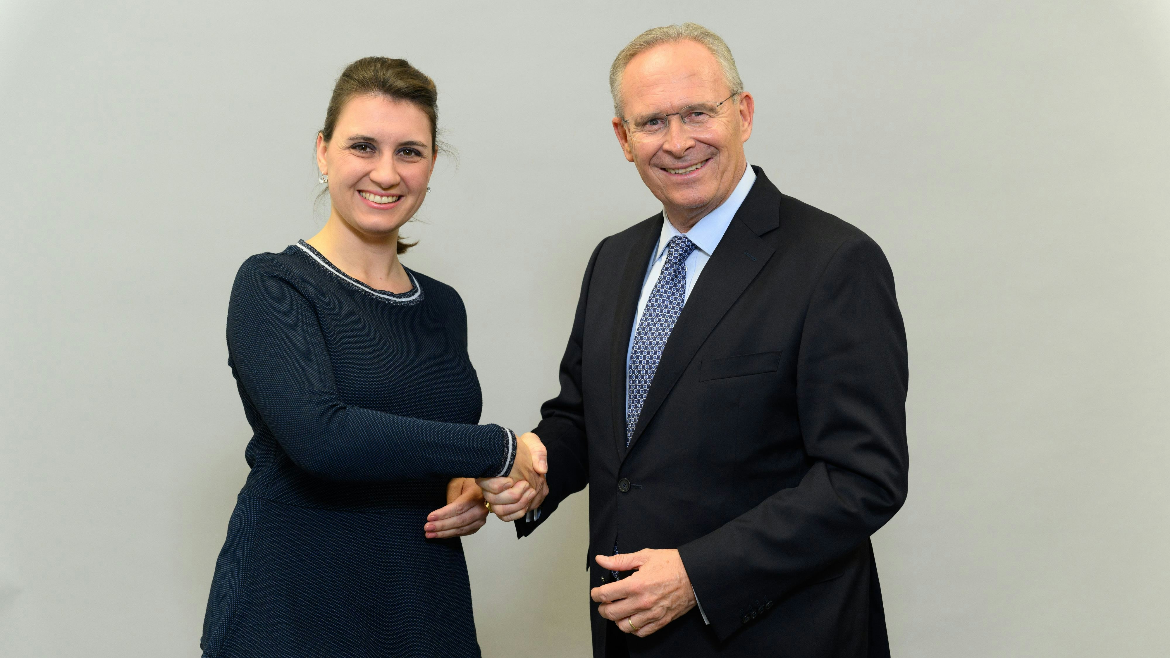 VP-Bezirksparteiobfrau Johanna Sperker mit ÖVP-Landesparteiobmann Karl Mahrer.